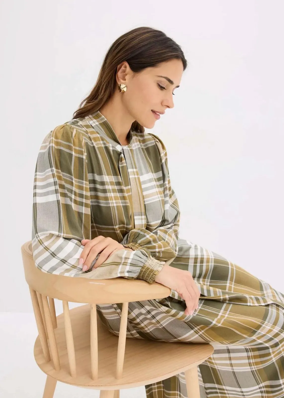 bonprix Bekleidung·Pullover & Strickjacken|Kleider^Midikleid mit Schluppe mattoliv/dunkeloliv/wollweiß kariert
