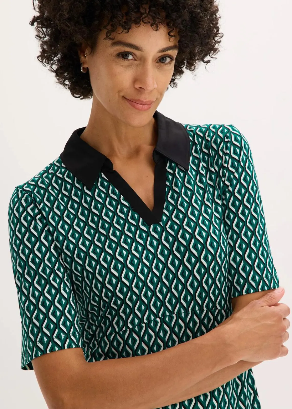 bonprix Kleider|Bekleidung·Pullover & Strickjacken^Midi-Polokleid waldgrün/schwarz graphisch bedruckt