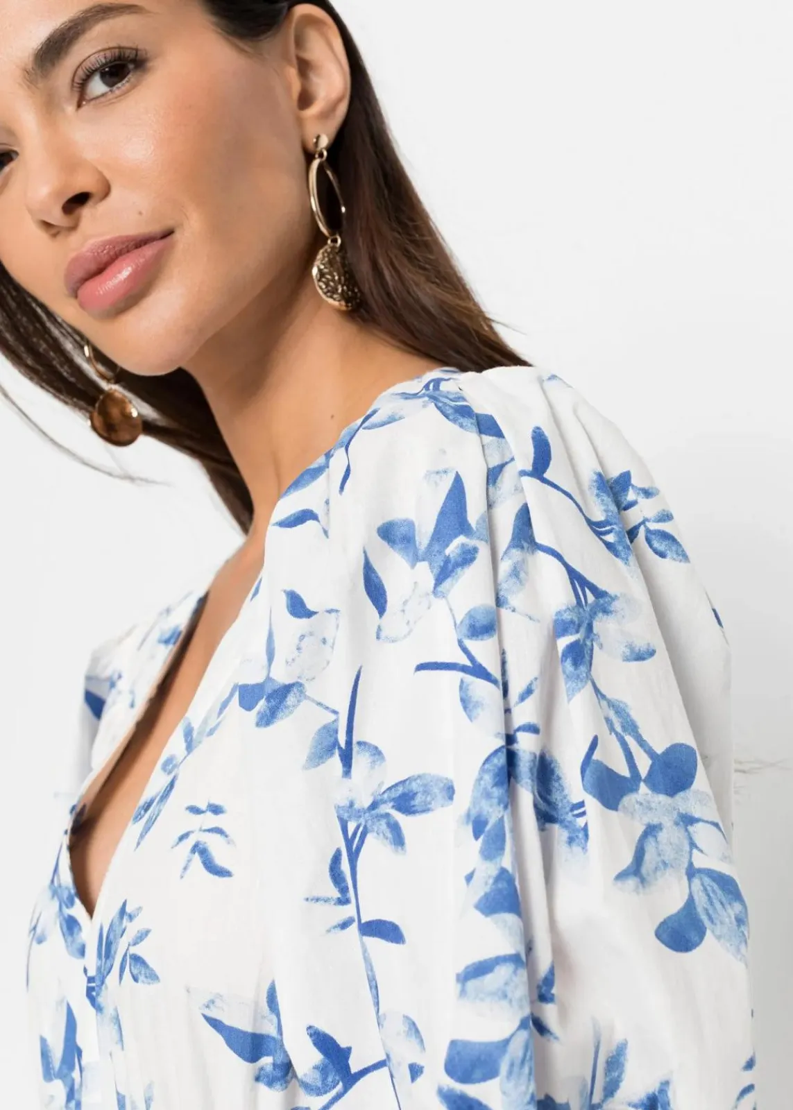 bonprix Bekleidung·Pullover & Strickjacken|Kleider^Minikleid weiss / hellblau floral