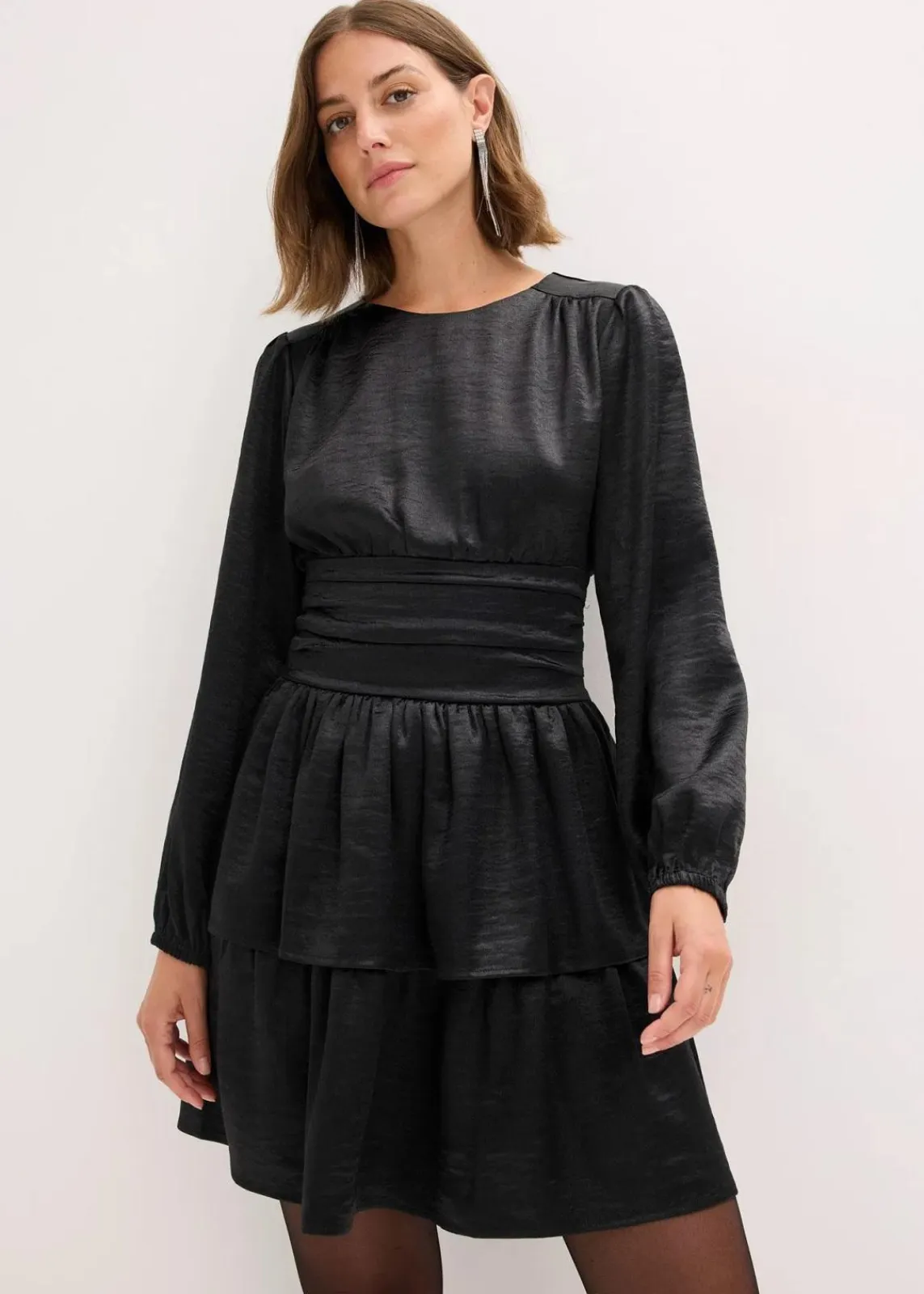 bonprix Nachhaltigere Materialien|Kleider^Minikleid schwarz