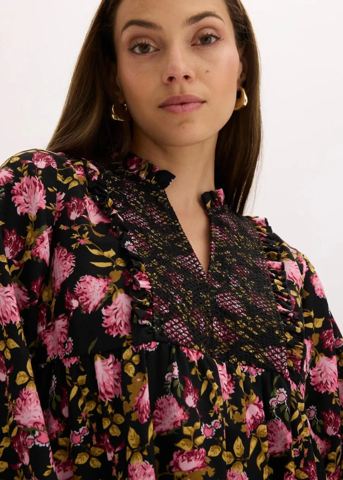 bonprix Bekleidung·Pullover & Strickjacken|Kleider^Minikleid schwarz geblümt