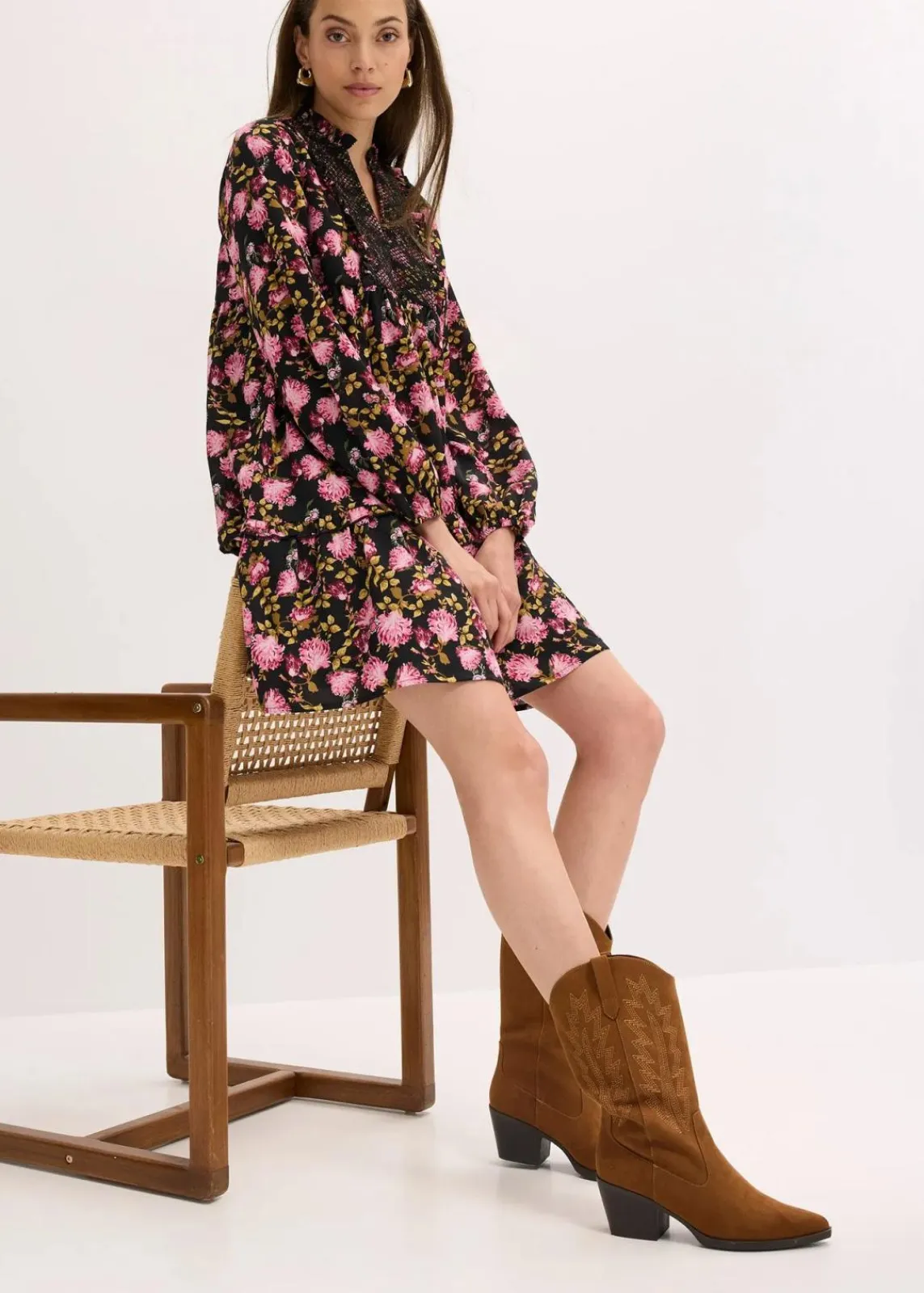 bonprix Bekleidung·Pullover & Strickjacken|Kleider^Minikleid schwarz geblümt
