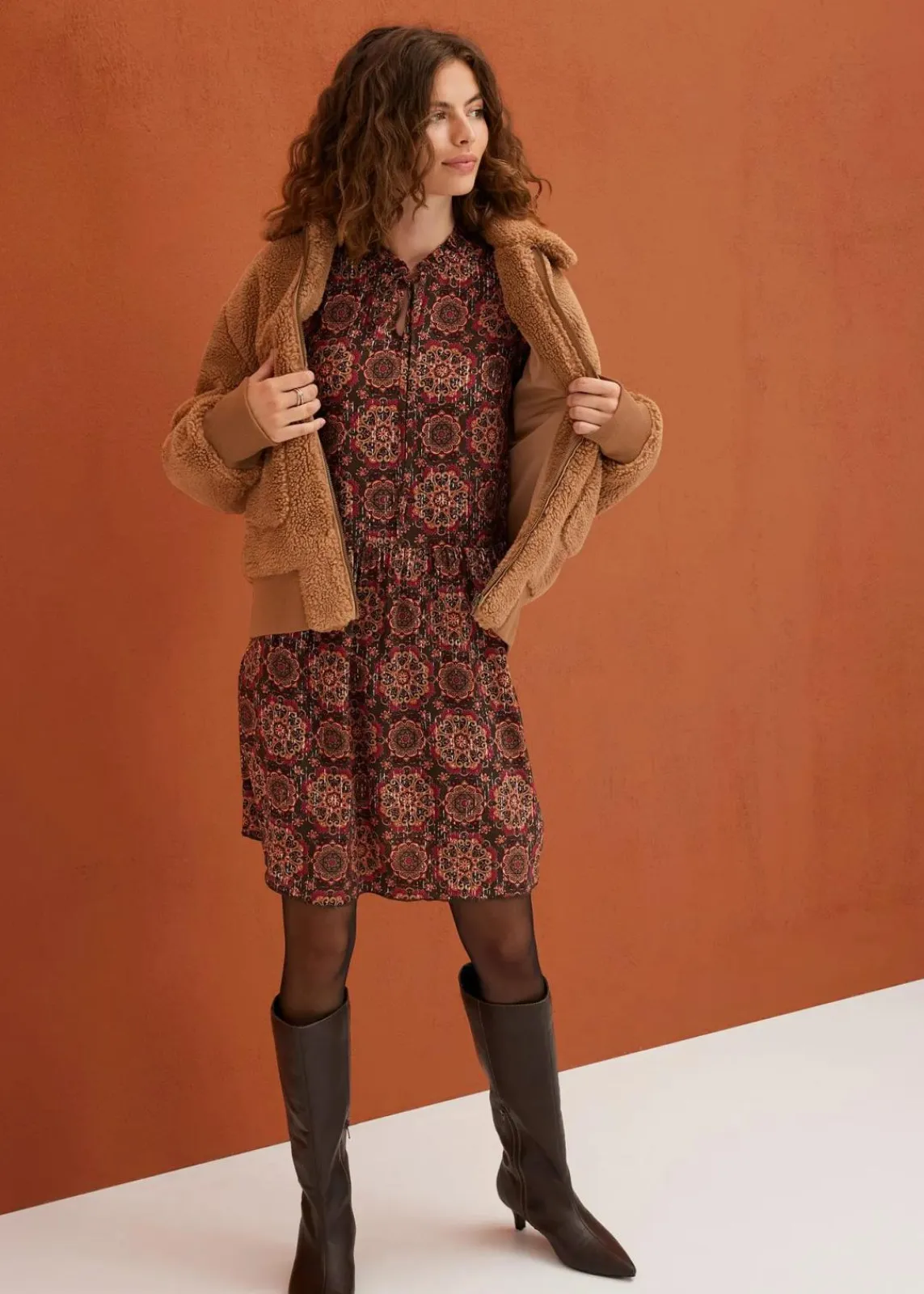 bonprix Kleider|Bekleidung·Pullover & Strickjacken^Minikleid dunkelbraun/mokkabraun bedruckt