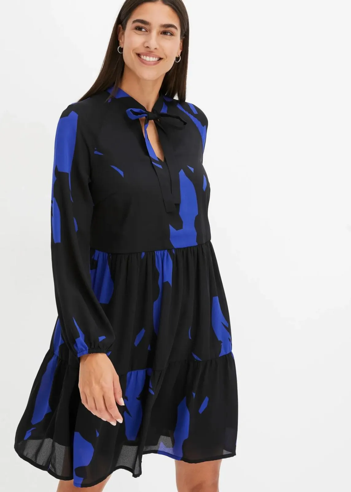 bonprix Nachhaltigere Materialien|Kleider^Minikleid schwarz/saphirblau bedruckt