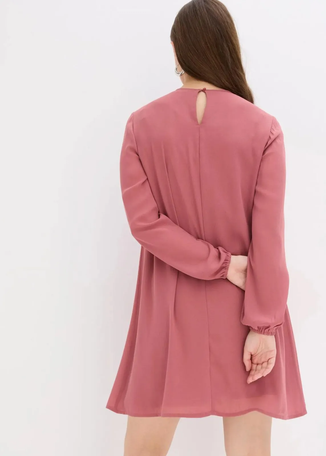 bonprix Bekleidung·Pullover & Strickjacken|Kleider^Minikleid aus Chiffon mit Rüschen softbeere