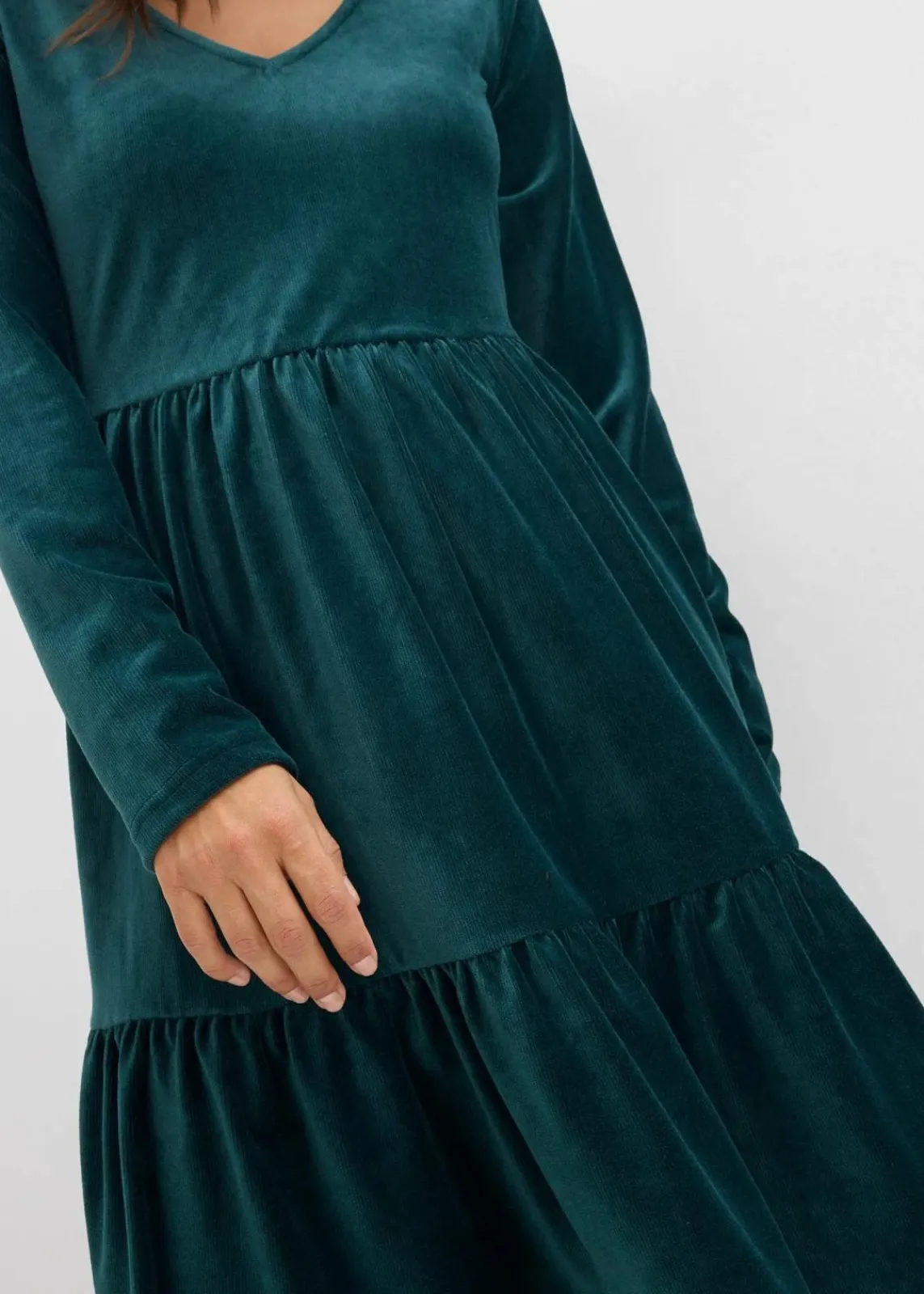 bonprix Kleider|Bekleidung·Pullover & Strickjacken^Minikleid aus elastischen Samt tiefgrün