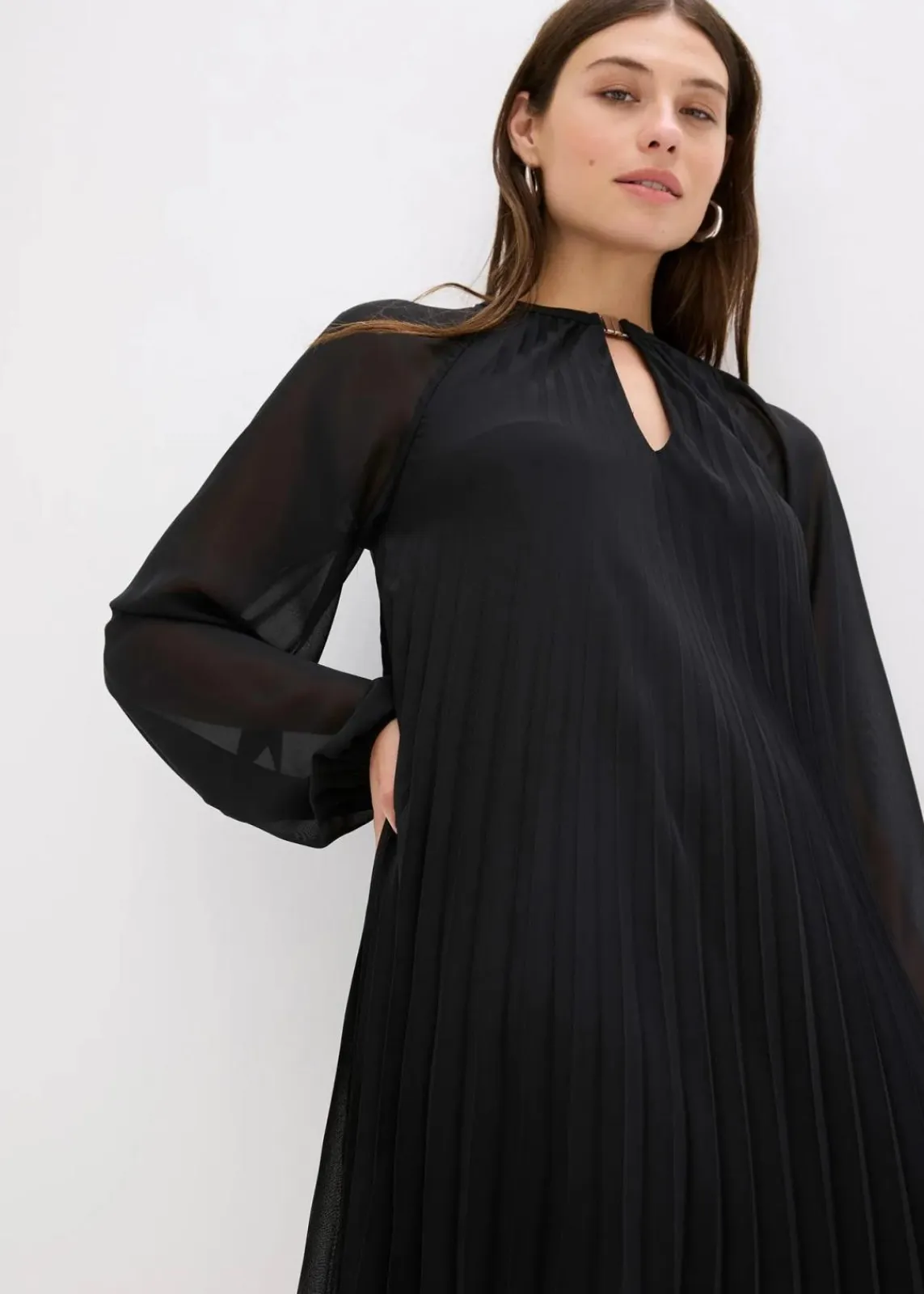 bonprix Kleider|Festliche Mode^Minikleid aus feinem Chiffon mit Plisseé schwarz