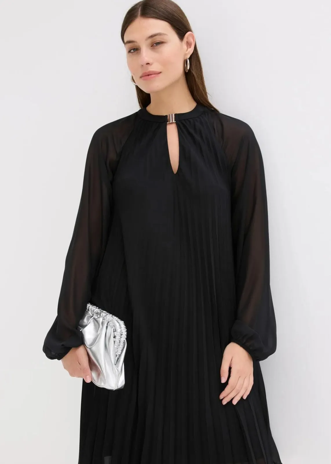 bonprix Kleider|Festliche Mode^Minikleid aus feinem Chiffon mit Plisseé schwarz