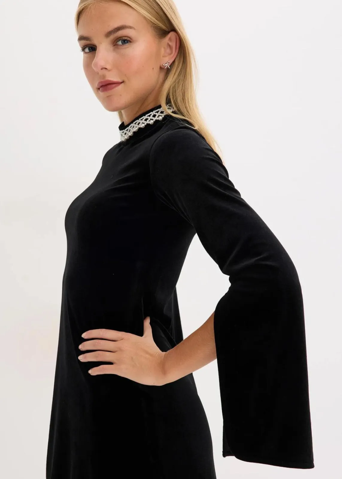 bonprix Kleider^Minikleid aus fließendem Samt schwarz