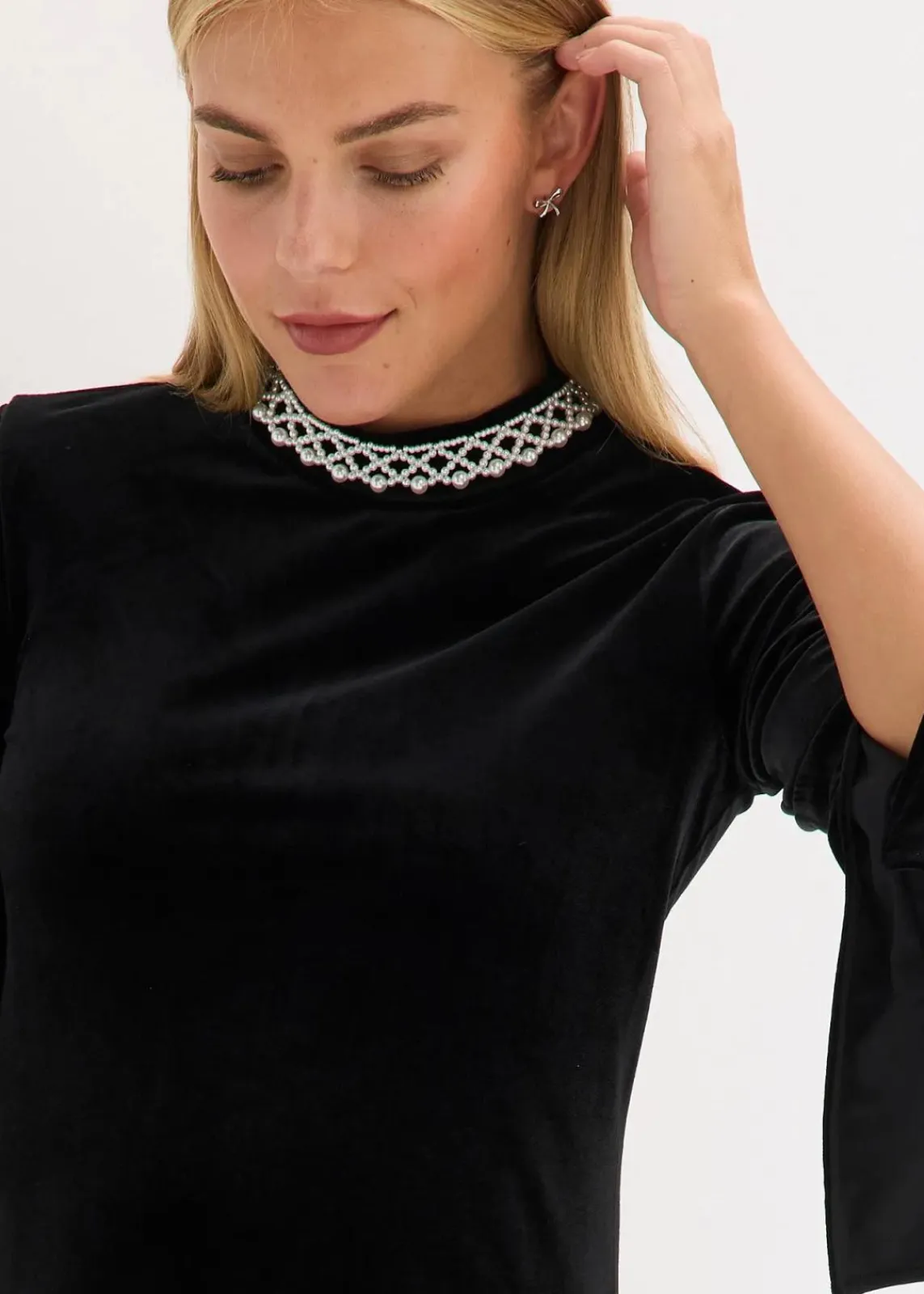 bonprix Kleider^Minikleid aus fließendem Samt schwarz