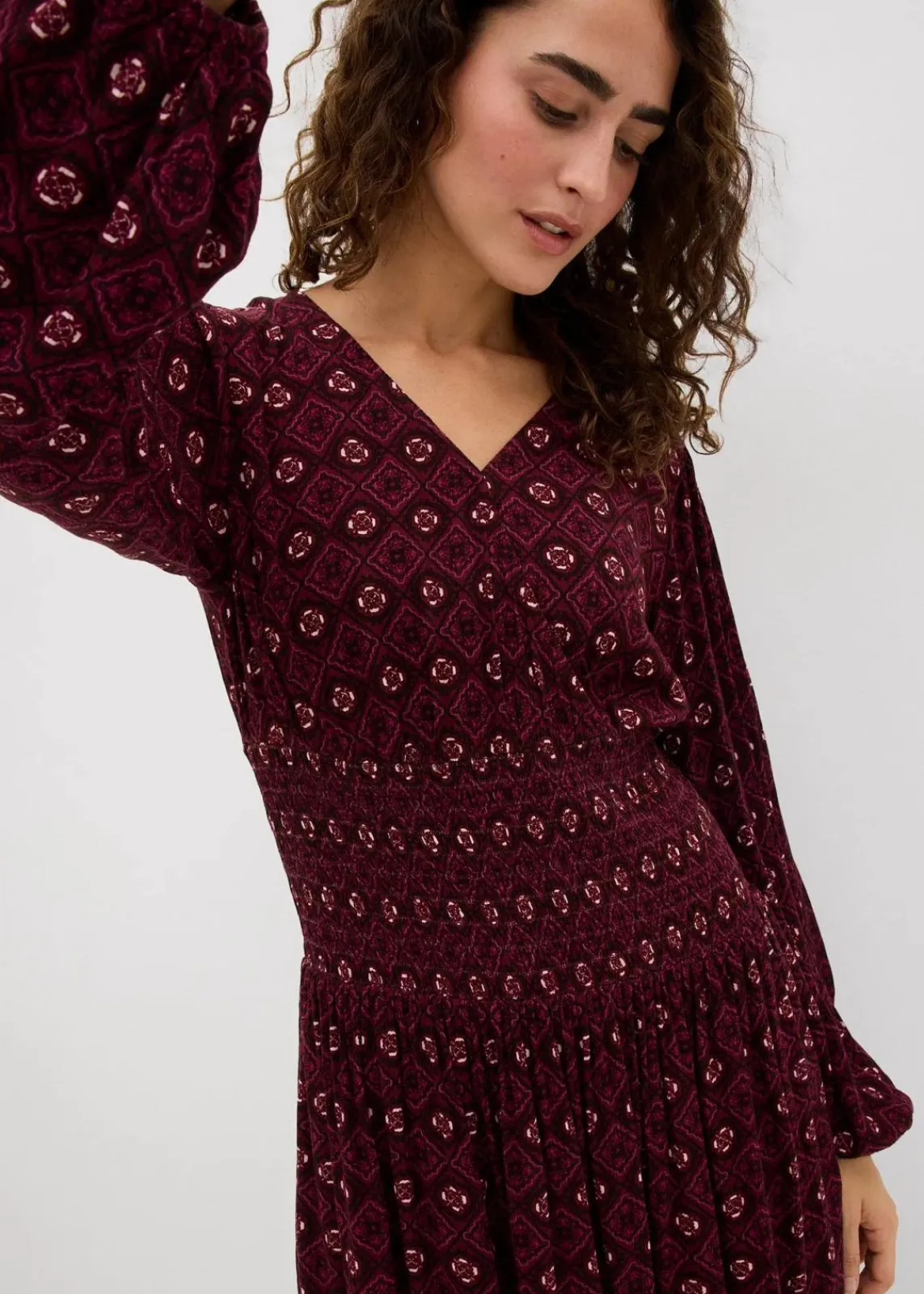 bonprix Kleider|Nachhaltigere Materialien^Minikleid aus fließender Viskose weinrot