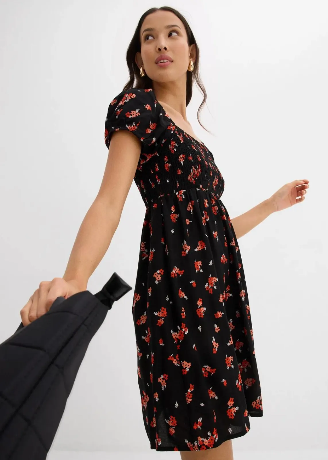 bonprix Nachhaltigere Materialien|Kleider^Minikleid aus fließender Viskose schwarz/weiß/tieforange bedruckt
