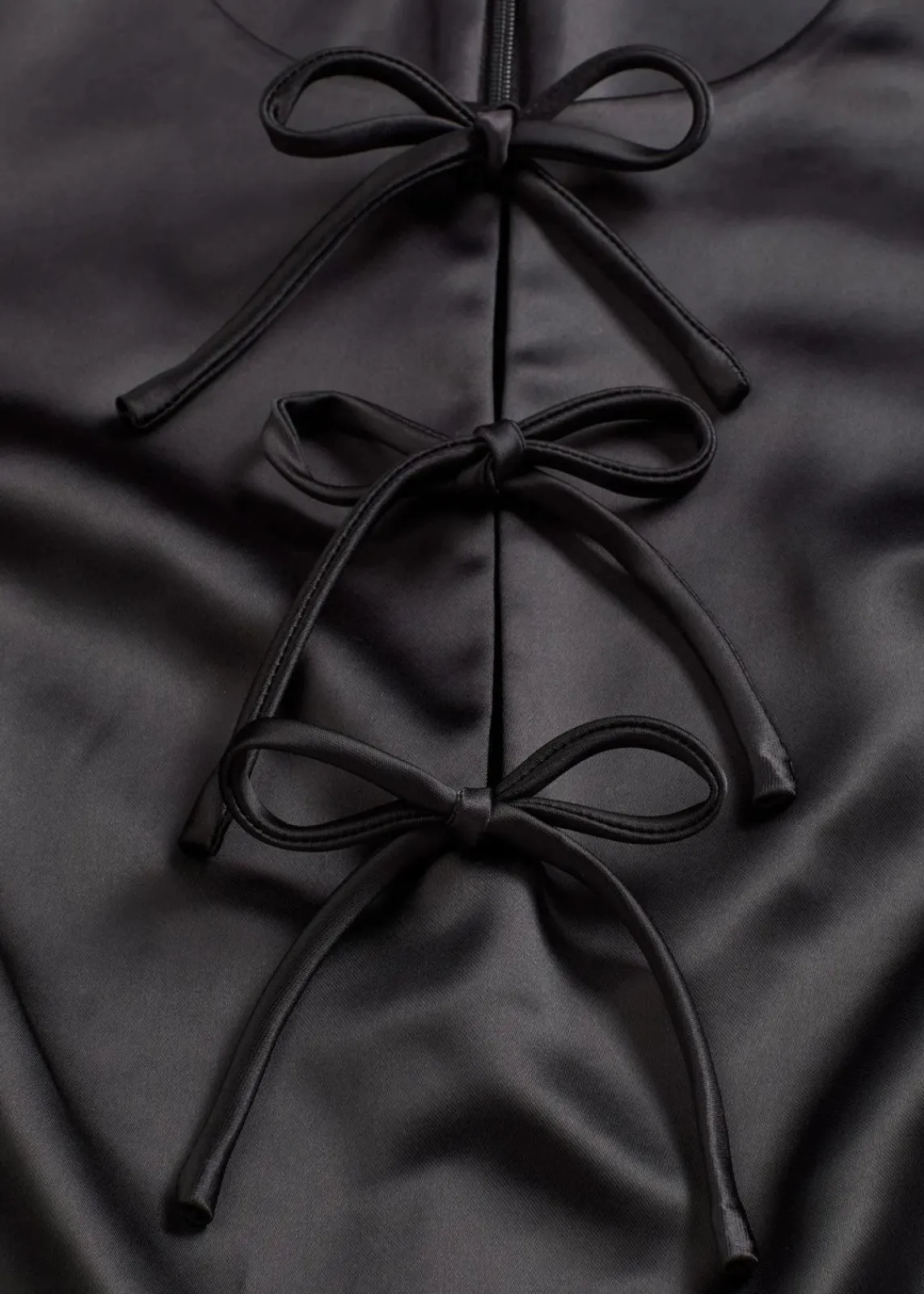 bonprix Bekleidung·Pullover & Strickjacken|Kleider^Minikleid aus glänzendem Satin schwarz