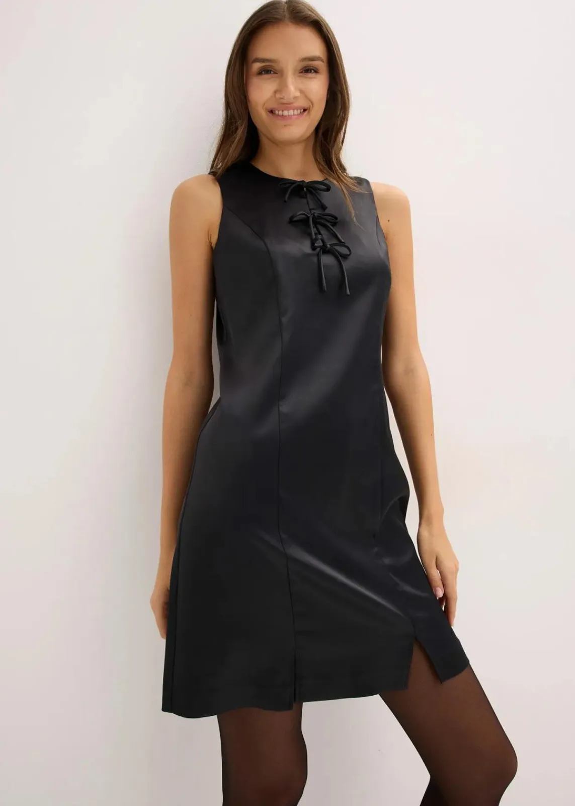 bonprix Bekleidung·Pullover & Strickjacken|Kleider^Minikleid aus glänzendem Satin schwarz