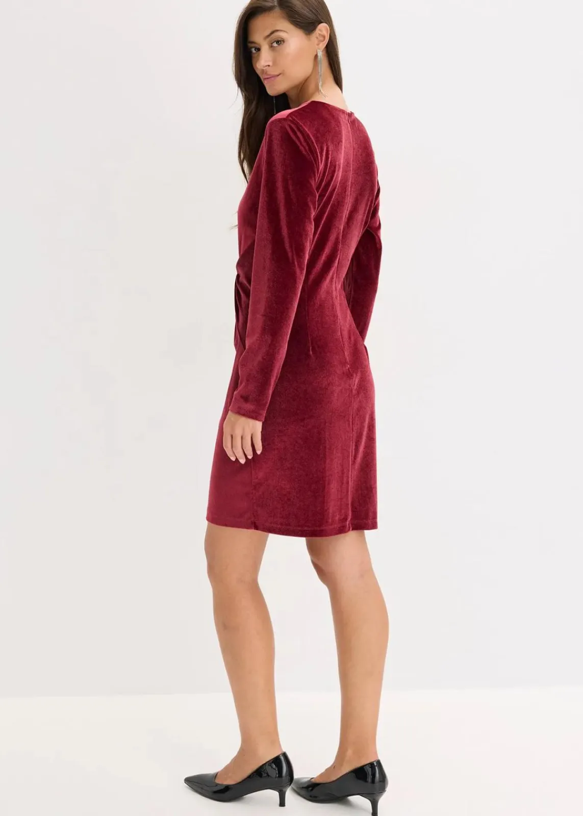 bonprix Bekleidung·Pullover & Strickjacken|Festliche Mode^Minikleid aus glänzendem Samt rubinrot