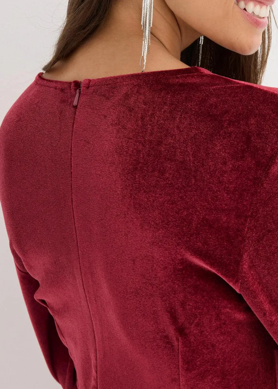 bonprix Bekleidung·Pullover & Strickjacken|Festliche Mode^Minikleid aus glänzendem Samt rubinrot