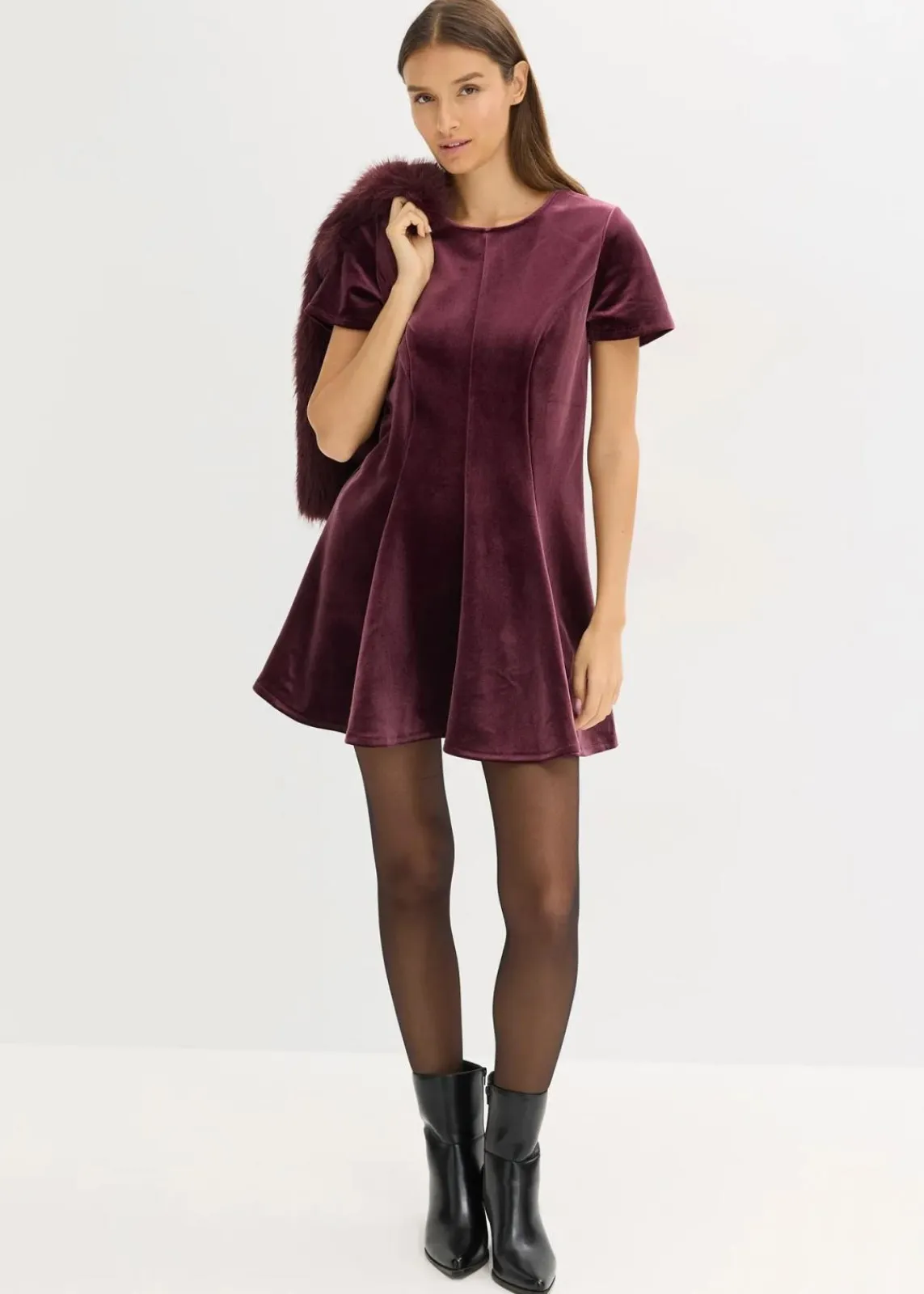 bonprix Kleider|Bekleidung·Pullover & Strickjacken^Minikleid aus softem Samt weinrot