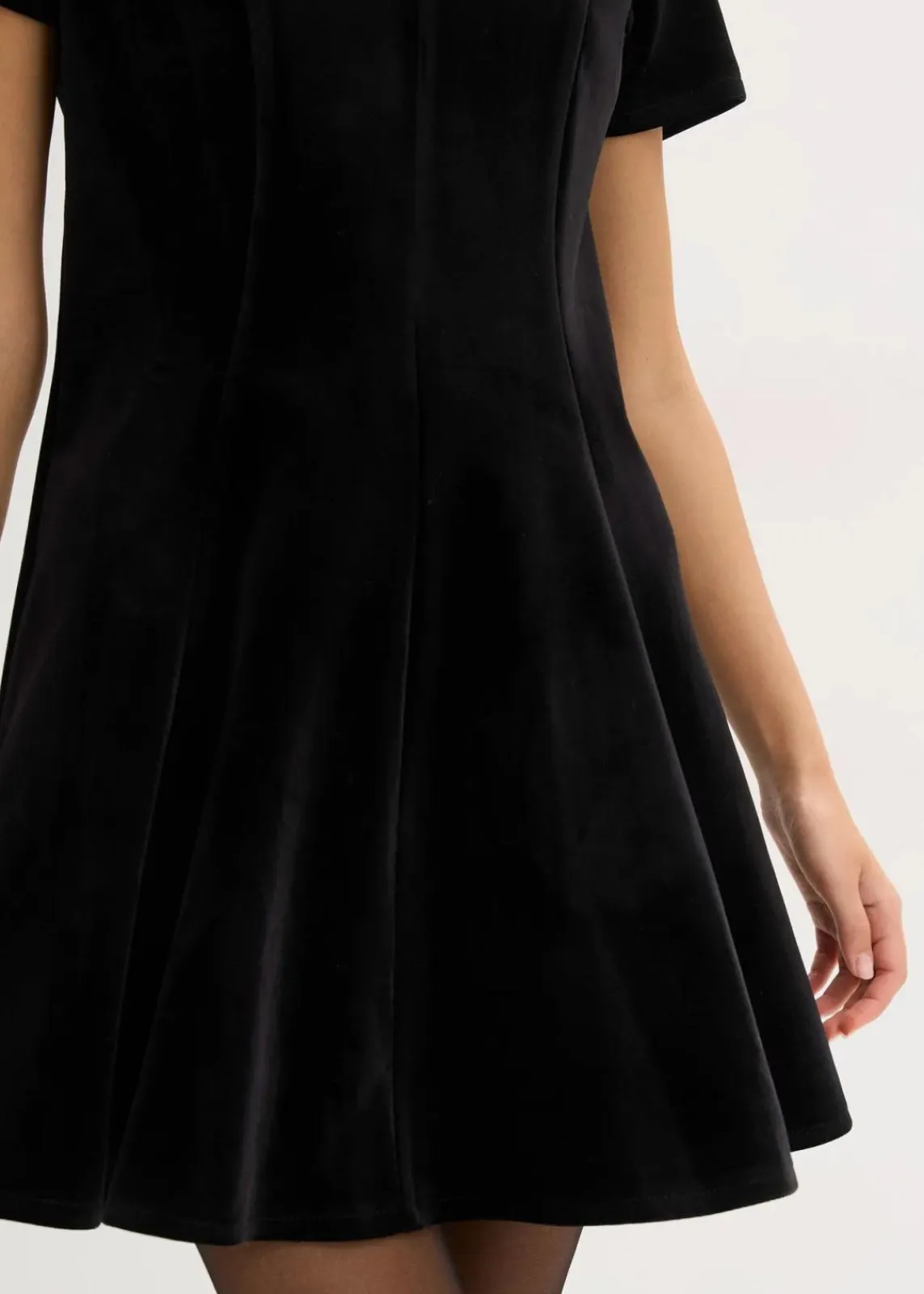 bonprix Bekleidung·Pullover & Strickjacken|Kleider^Minikleid aus softem Samt schwarz