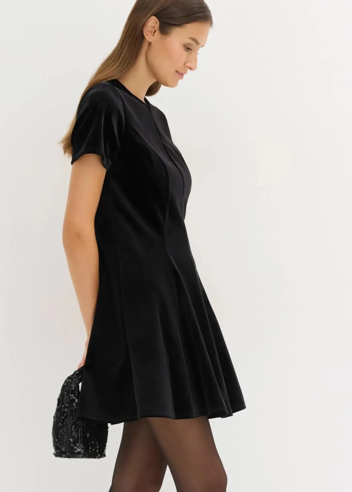 bonprix Bekleidung·Pullover & Strickjacken|Kleider^Minikleid aus softem Samt schwarz