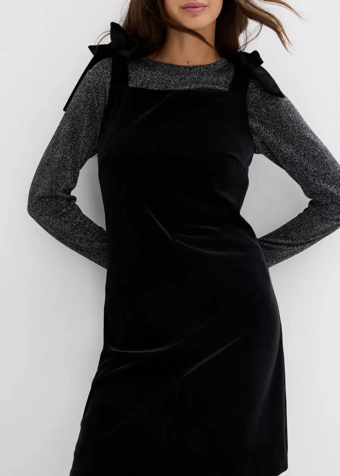 bonprix Kleider^Minikleid aus softem Samt schwarz