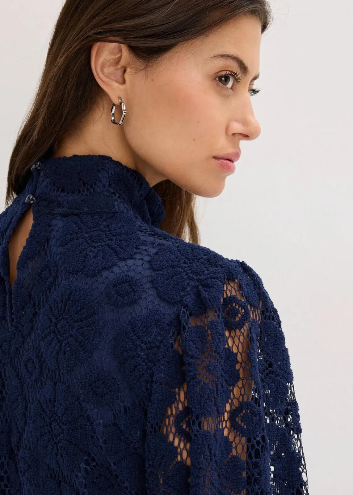 bonprix Kleider|Bekleidung·Pullover & Strickjacken^Minikleid aus Spitze dunkelblau
