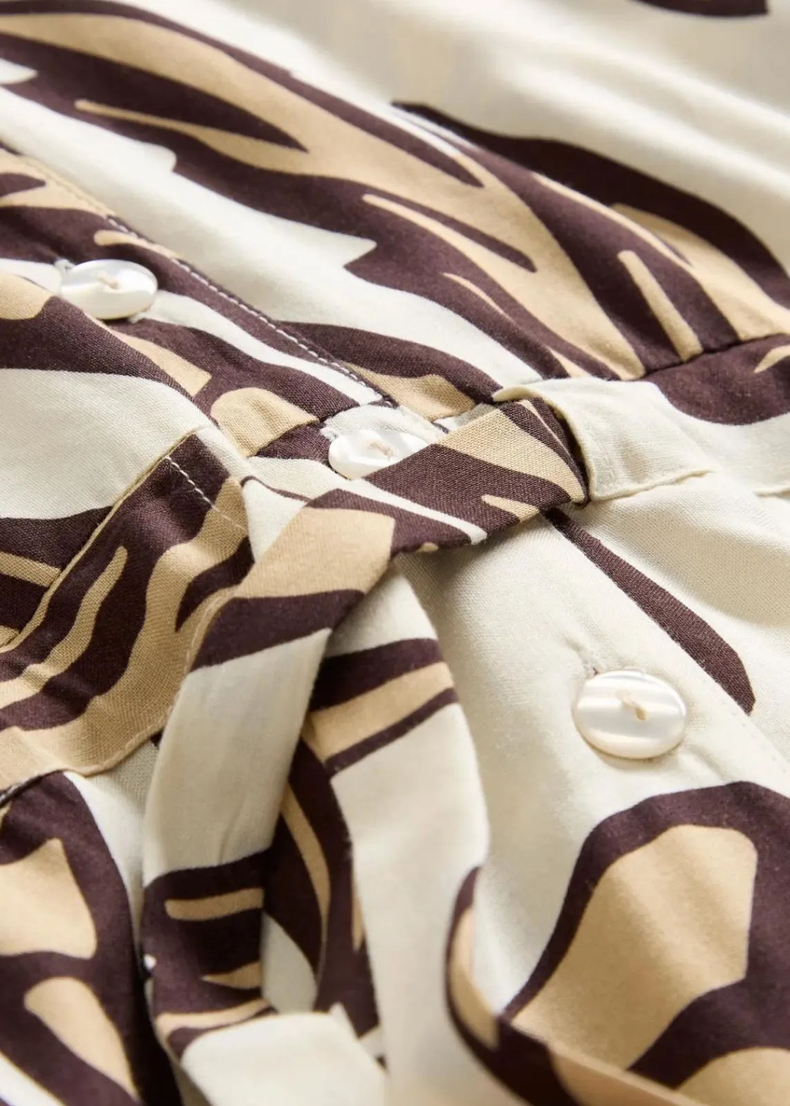 bonprix Bekleidung·Pullover & Strickjacken|Kleider^Minikleid mit Kimono-Ärmeln aus fließender Viskose natur/dunkelbraun/new beige floral