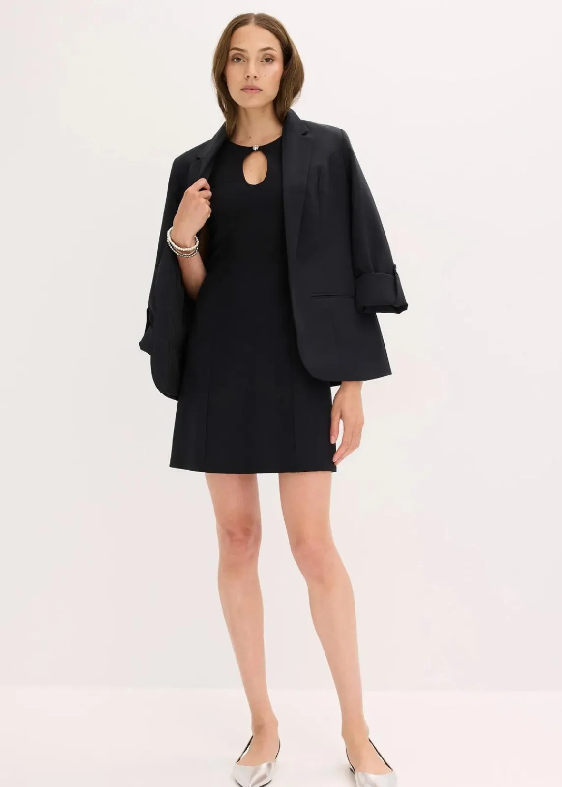 bonprix Kleider^Minikleid mit Schmuck-Knopf schwarz