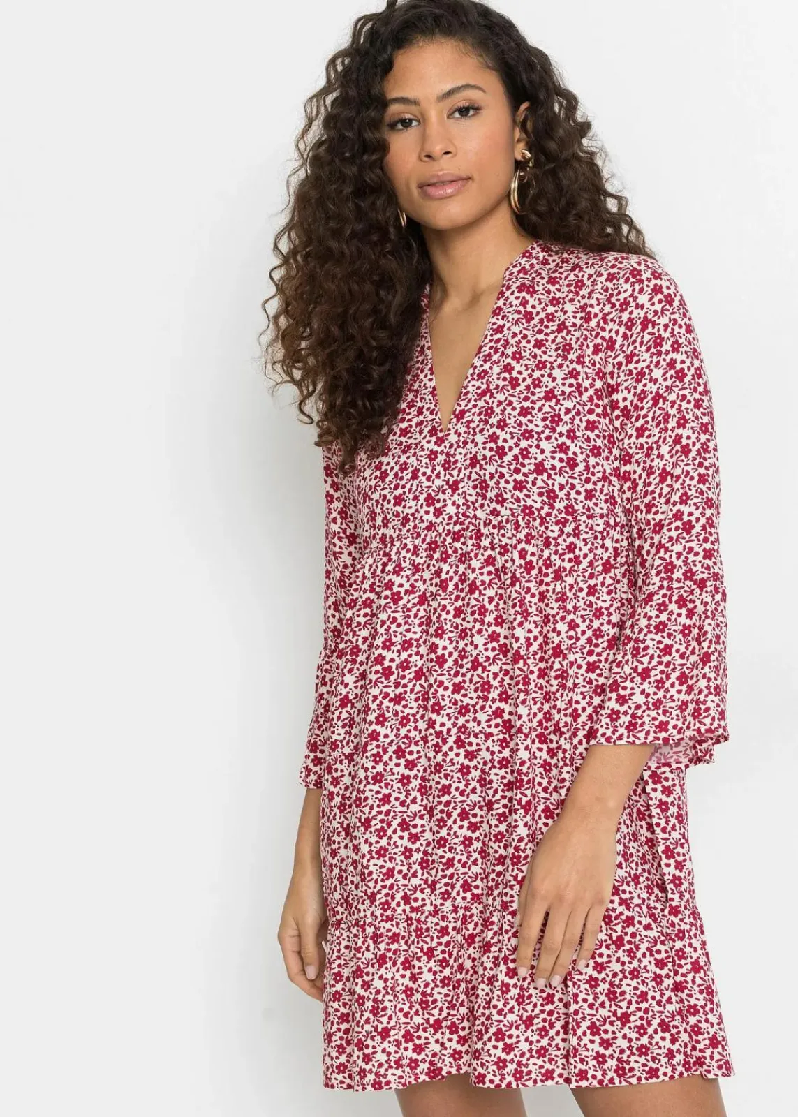 bonprix Nachhaltigere Materialien|Kleider^Minikleid mit Volants aus fließender Viskose weiß / abendrot geblümt