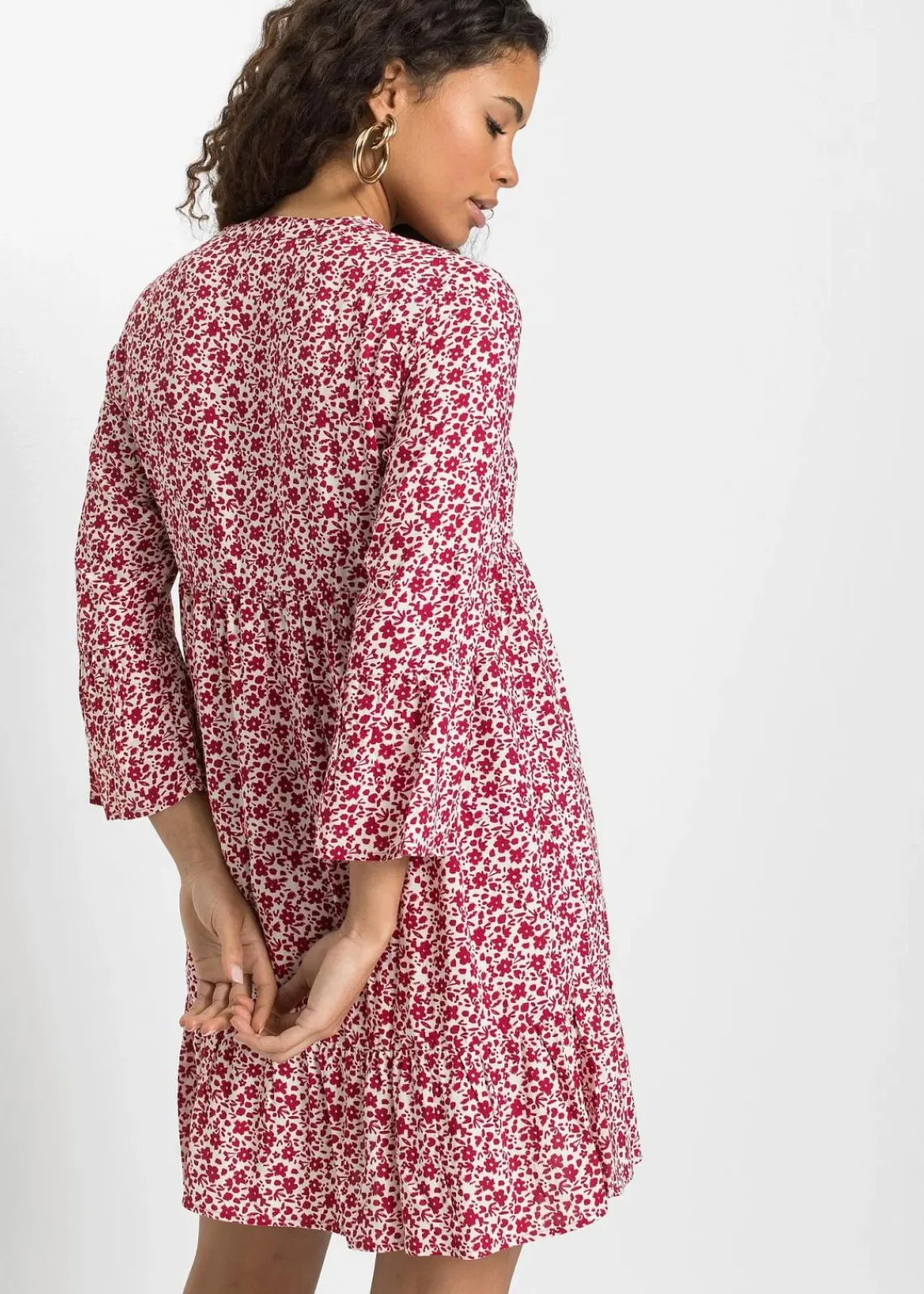 bonprix Nachhaltigere Materialien|Kleider^Minikleid mit Volants aus fließender Viskose weiß / abendrot geblümt