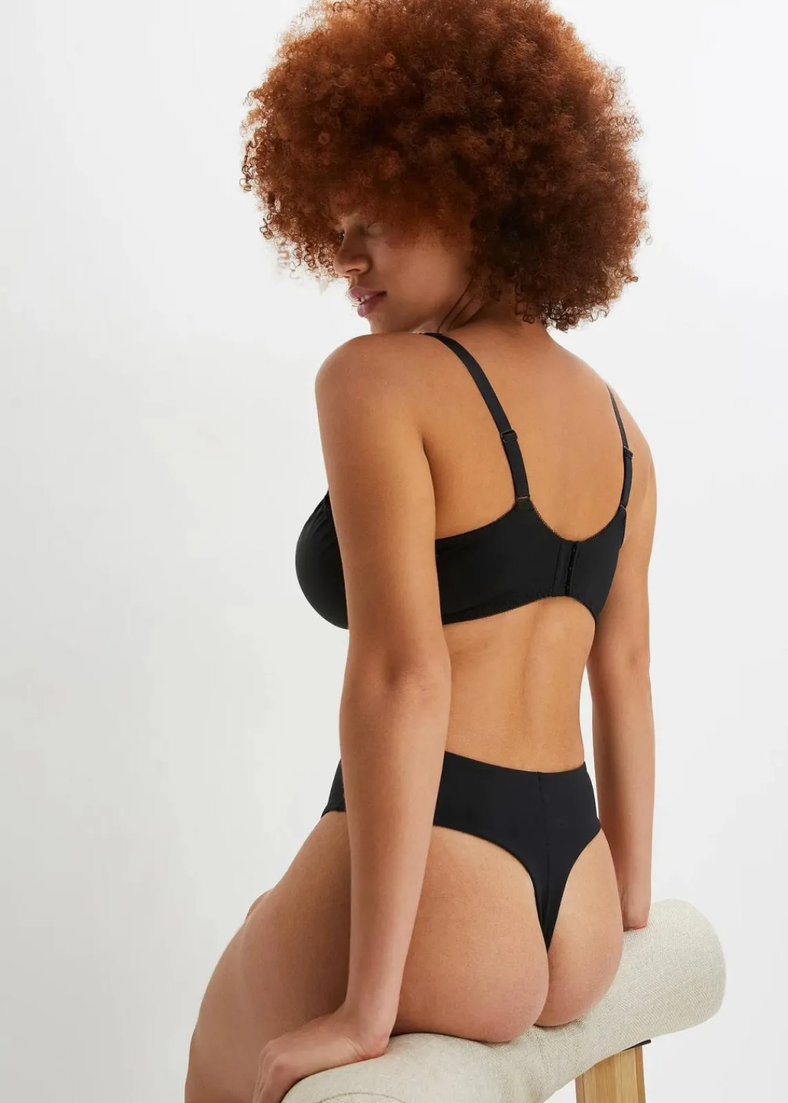 bonprix Wäsche·Große Cups D-H|Wäsche·Bhs^Minimizer-BH mit gepolsterten Trägern schwarz/kreidebeige