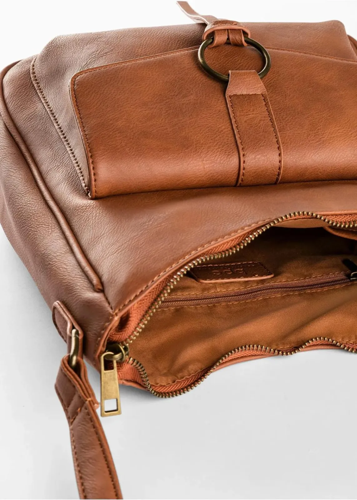 bonprix Taschen^Mittelgroße Umhängetasche mit Schnallendetail cognac