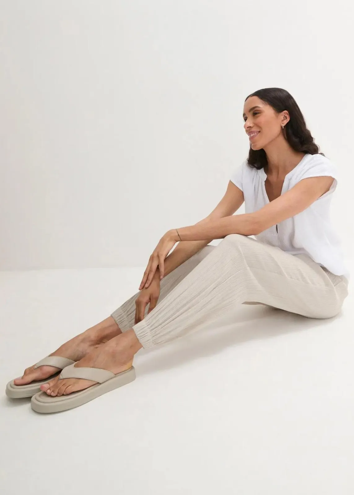 bonprix Bekleidung·Kleider|Hosen^Musselin Hose mit Smockbund steingrau