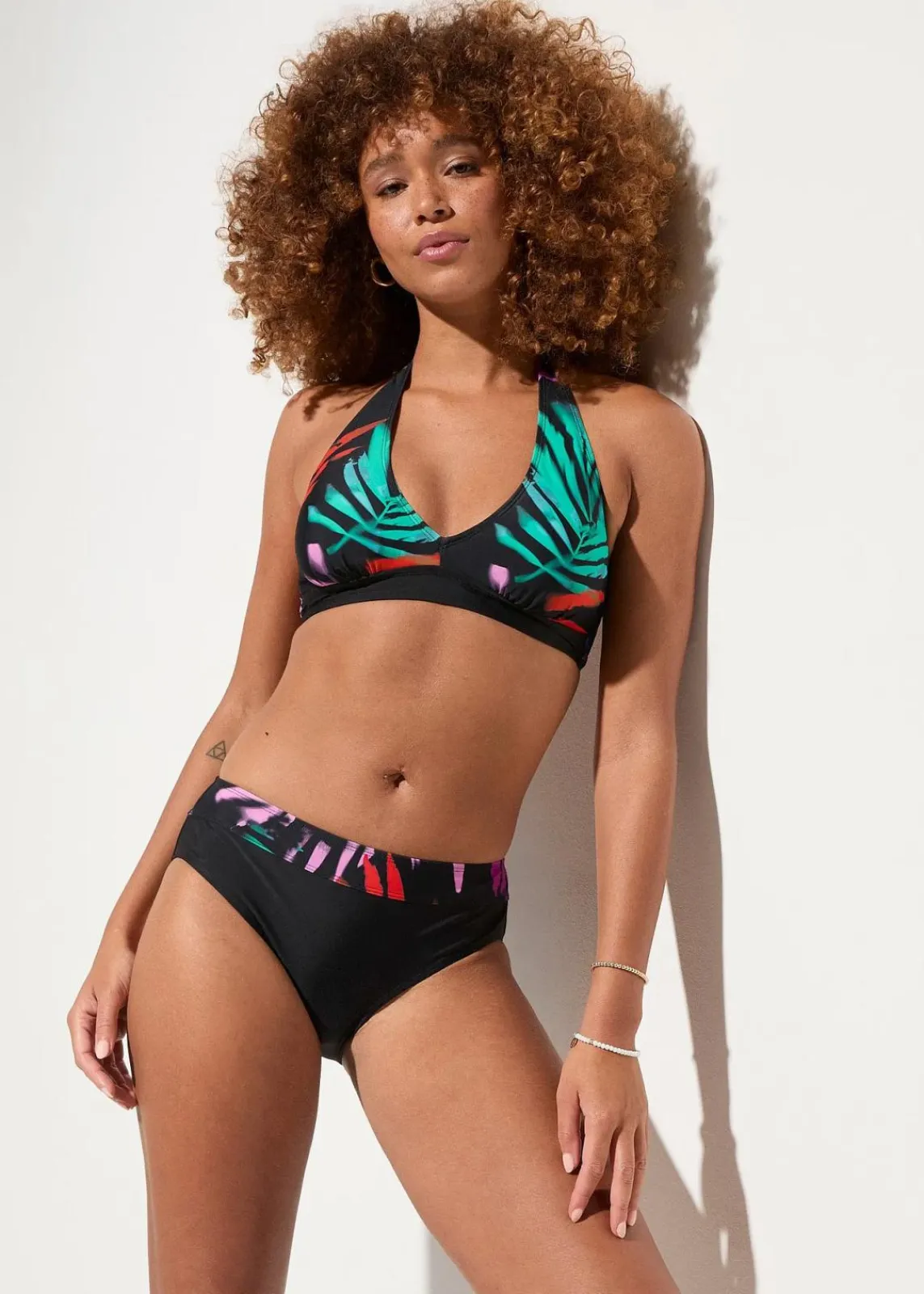 bonprix Nachhaltigere Materialien|Mix & Match^Neckholder Bikini Oberteil schwarz/bunt bedruckt