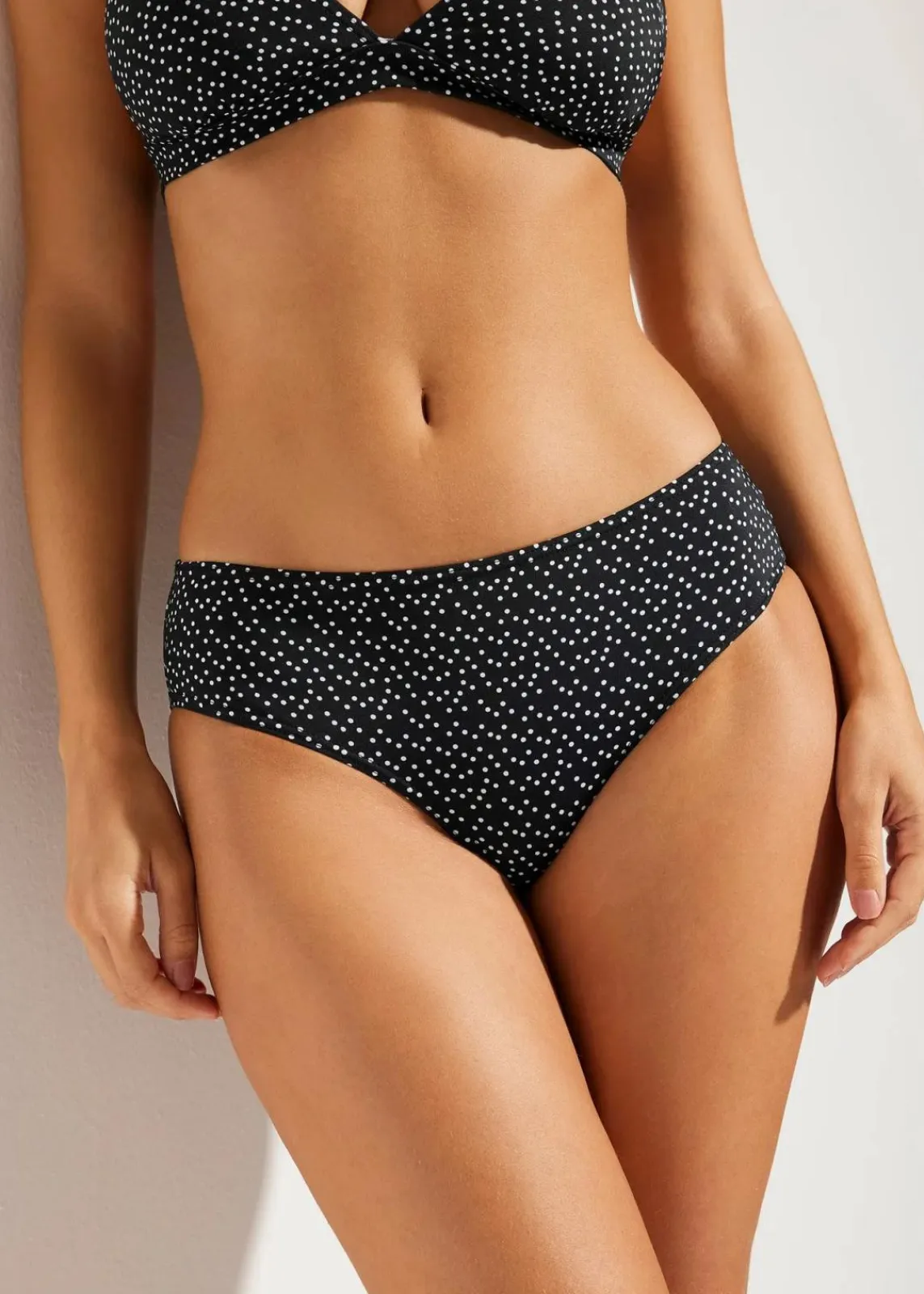 bonprix Nachhaltigere Materialien|Bikinis^Neckholder Bikini (2-tlg.Set) schwarz/weiß gepunktet