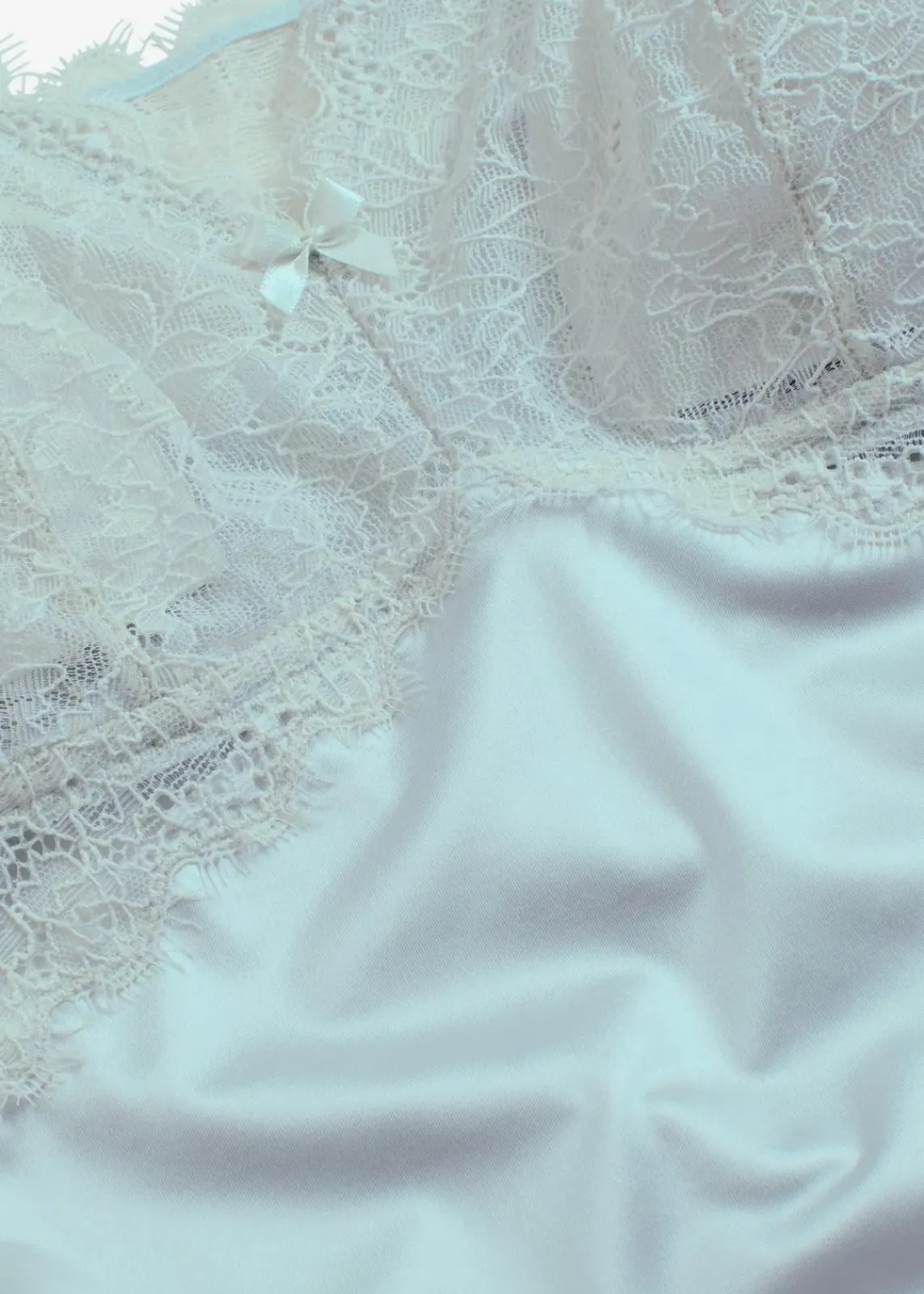 bonprix Wäsche·Corsagen & Negligés|Wäsche·Dessous^Negligé mit glänzendem Material hellmenthol