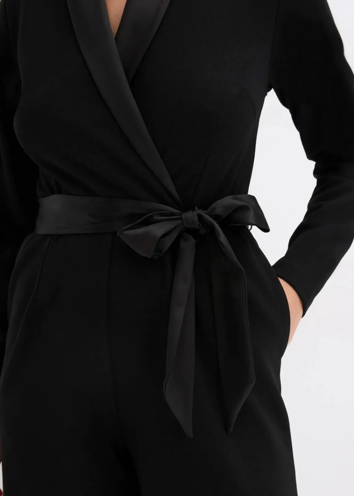 bonprix Bekleidung·Homewear|Festliche Mode^Overall aus strukturiertem Crepe mit Satin-Einsatz schwarz