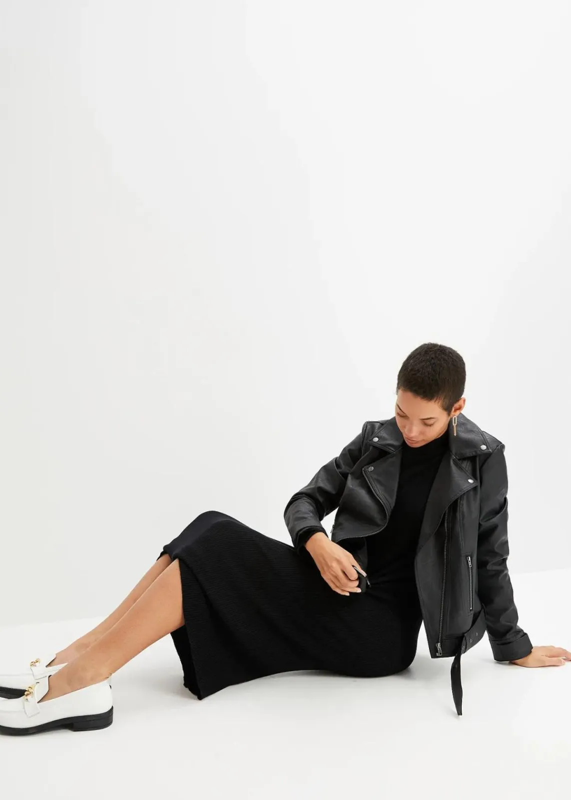 bonprix Bekleidung·Hosen|Jacken & Mäntel^Oversize Biker-Jacke schwarz