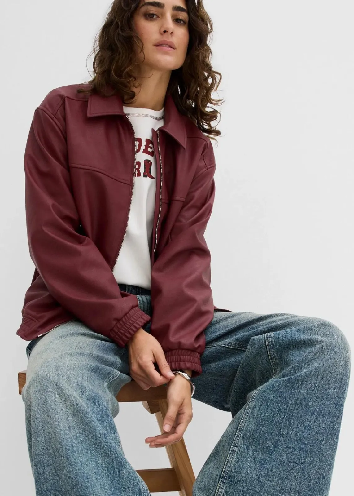 bonprix Bekleidung·Hosen|Jacken & Mäntel^Oversize Lederimitat-Jacke rubinrot