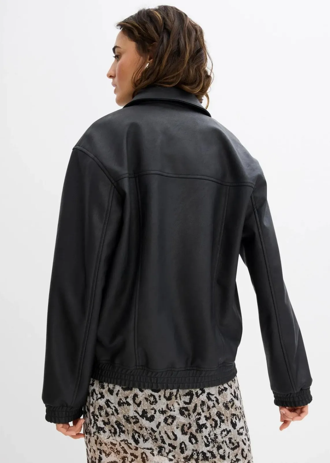 bonprix Nachhaltigere Materialien|Jacken & Mäntel^Oversize Lederimitat-Jacke schwarz