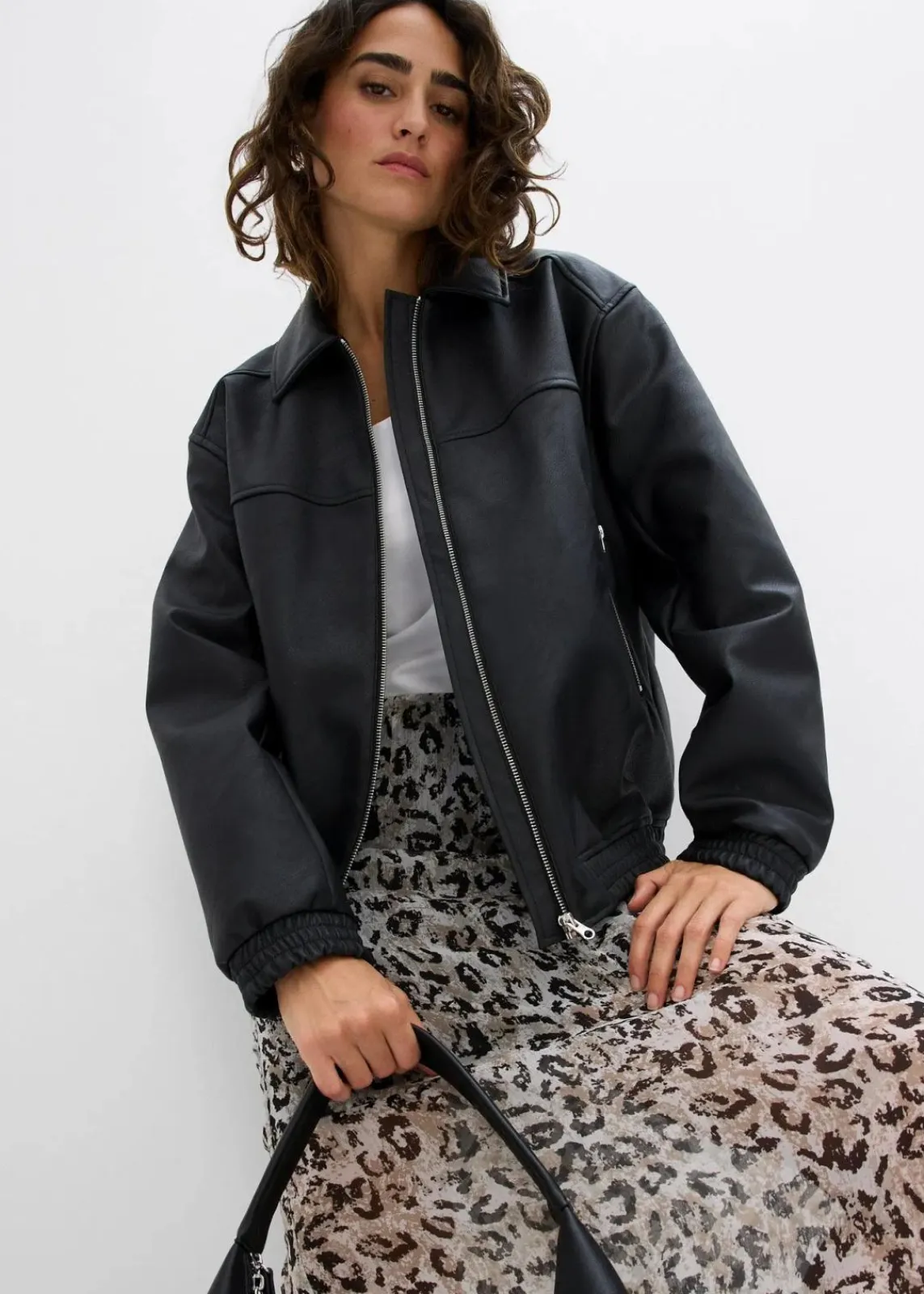 bonprix Nachhaltigere Materialien|Jacken & Mäntel^Oversize Lederimitat-Jacke schwarz