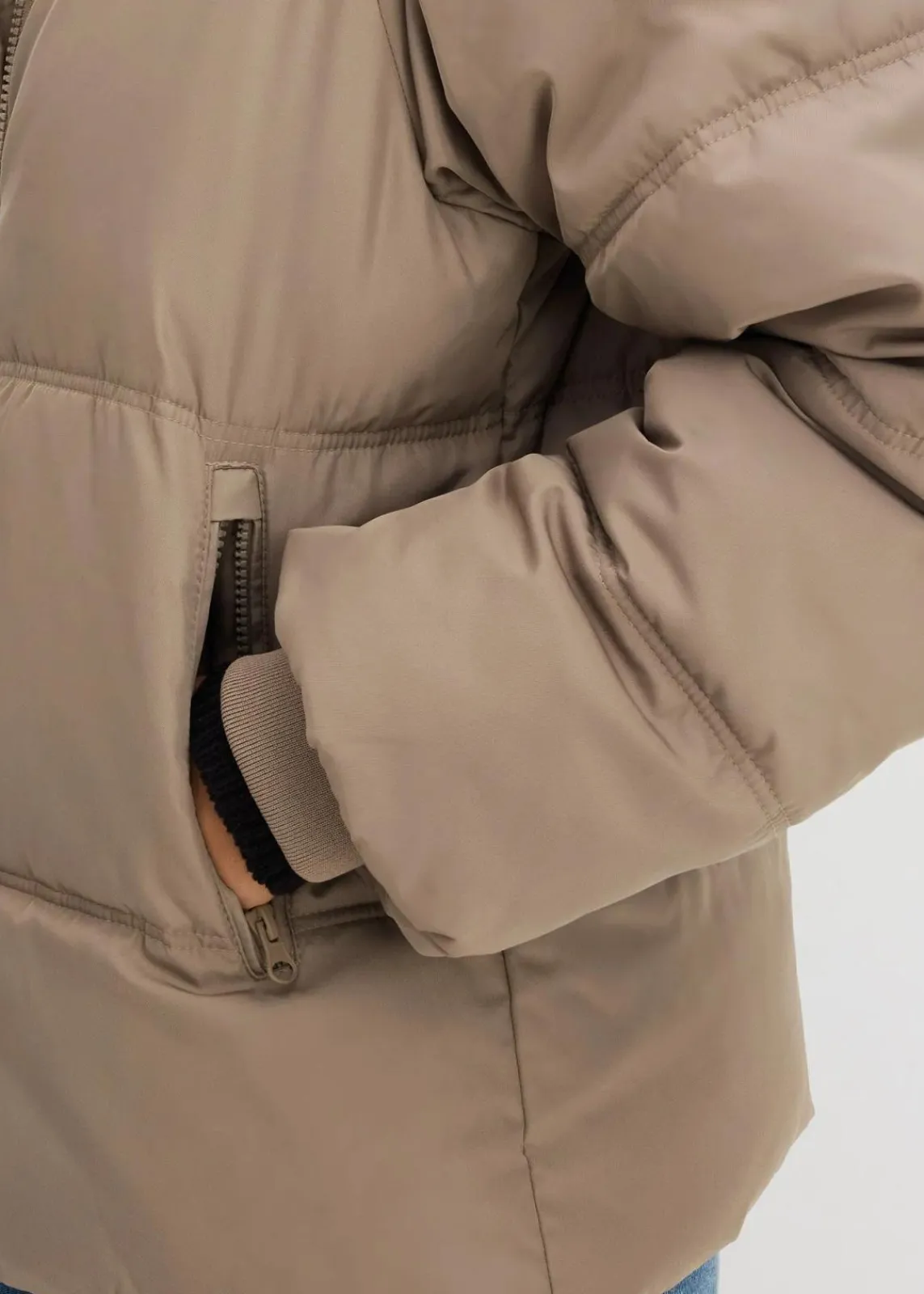 bonprix Bekleidung·Hosen|Jacken & Mäntel^Oversize Steppjacke helloliv