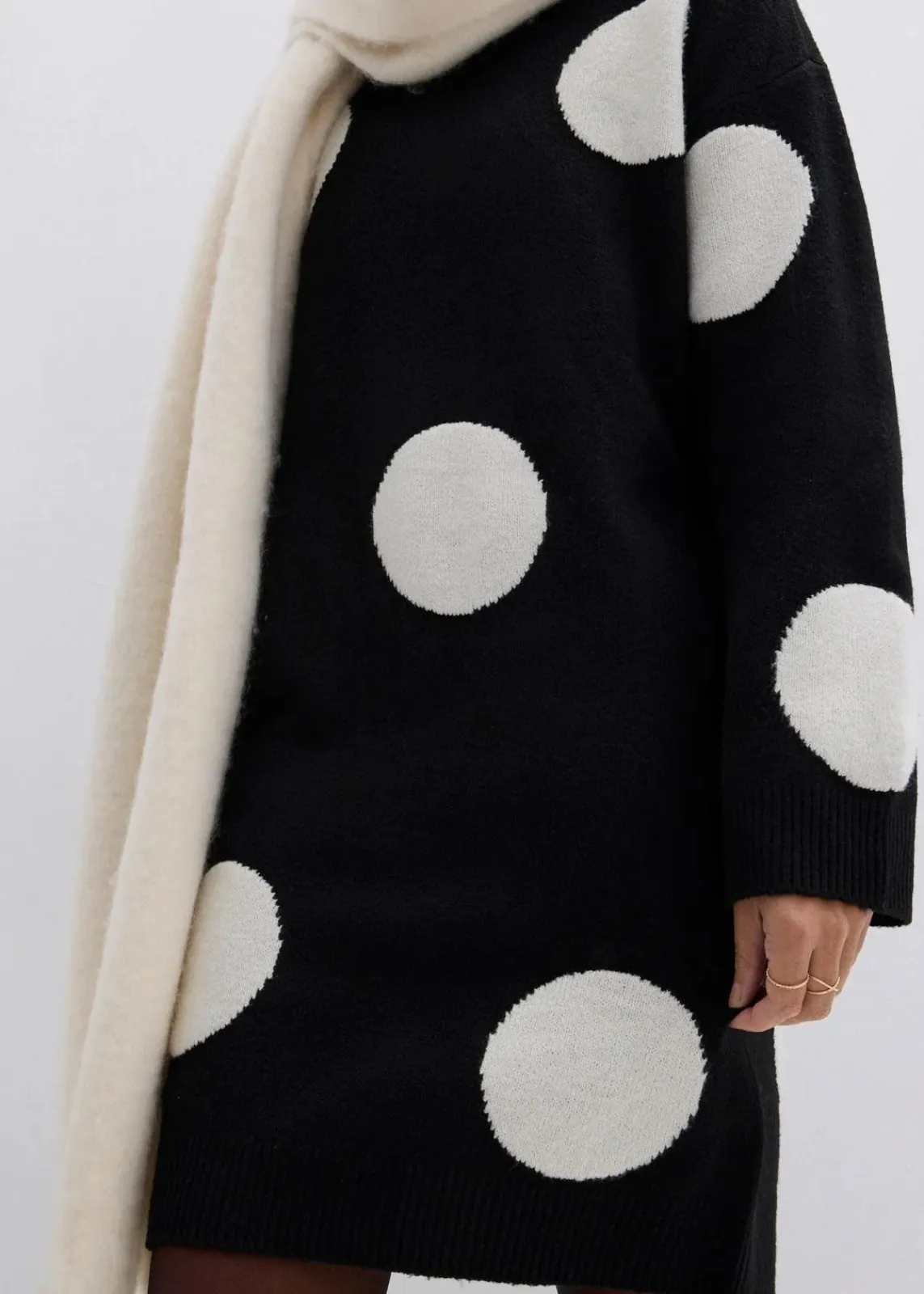 bonprix Bekleidung·Umstandsmode|Strickmode^Oversize Strickkleid mit Punkten schwarz/natur gepunktet
