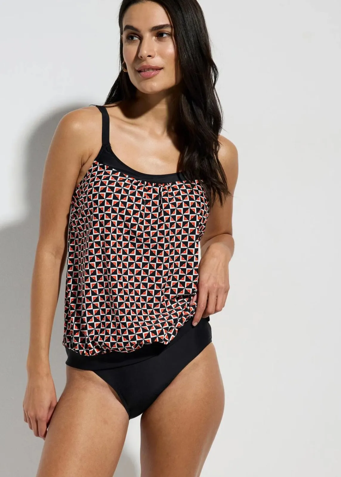 bonprix Nachhaltigere Materialien|Tankinis^Oversize Tankini mit Highwaist-Bikinihose (2-tlg.Set) weiß/schwarz/dunkelorange graphisch
