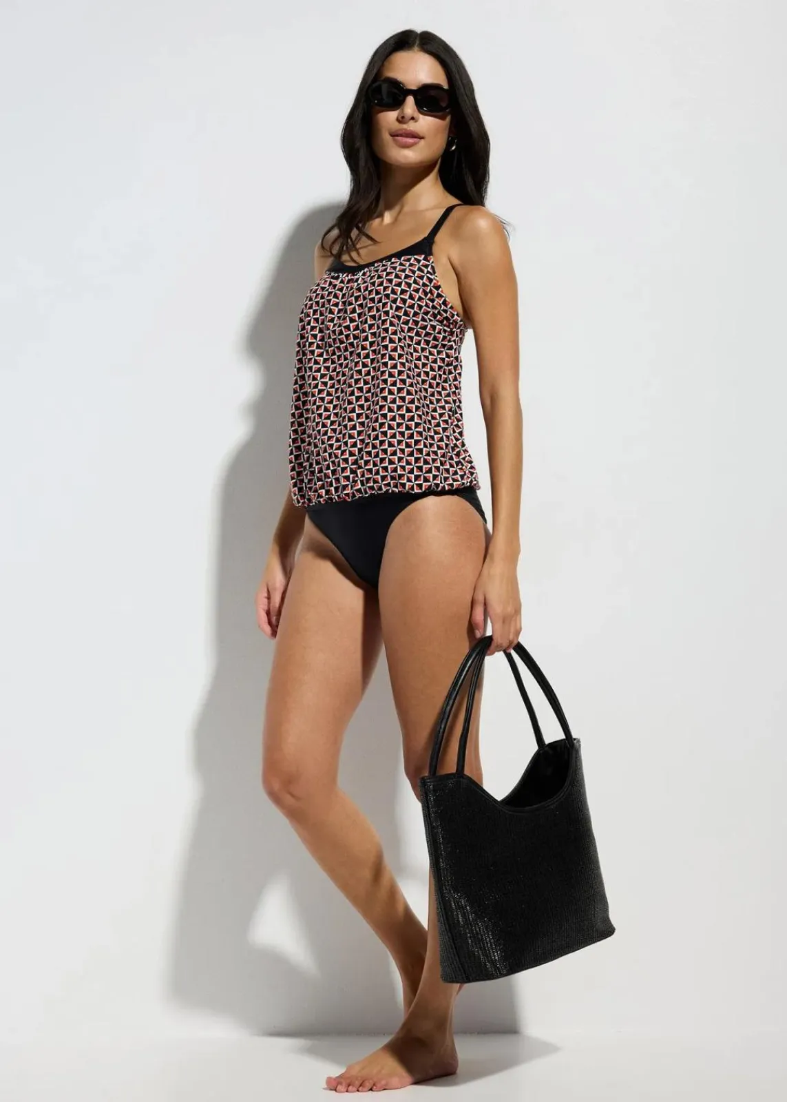 bonprix Nachhaltigere Materialien|Tankinis^Oversize Tankini mit Highwaist-Bikinihose (2-tlg.Set) weiß/schwarz/dunkelorange graphisch