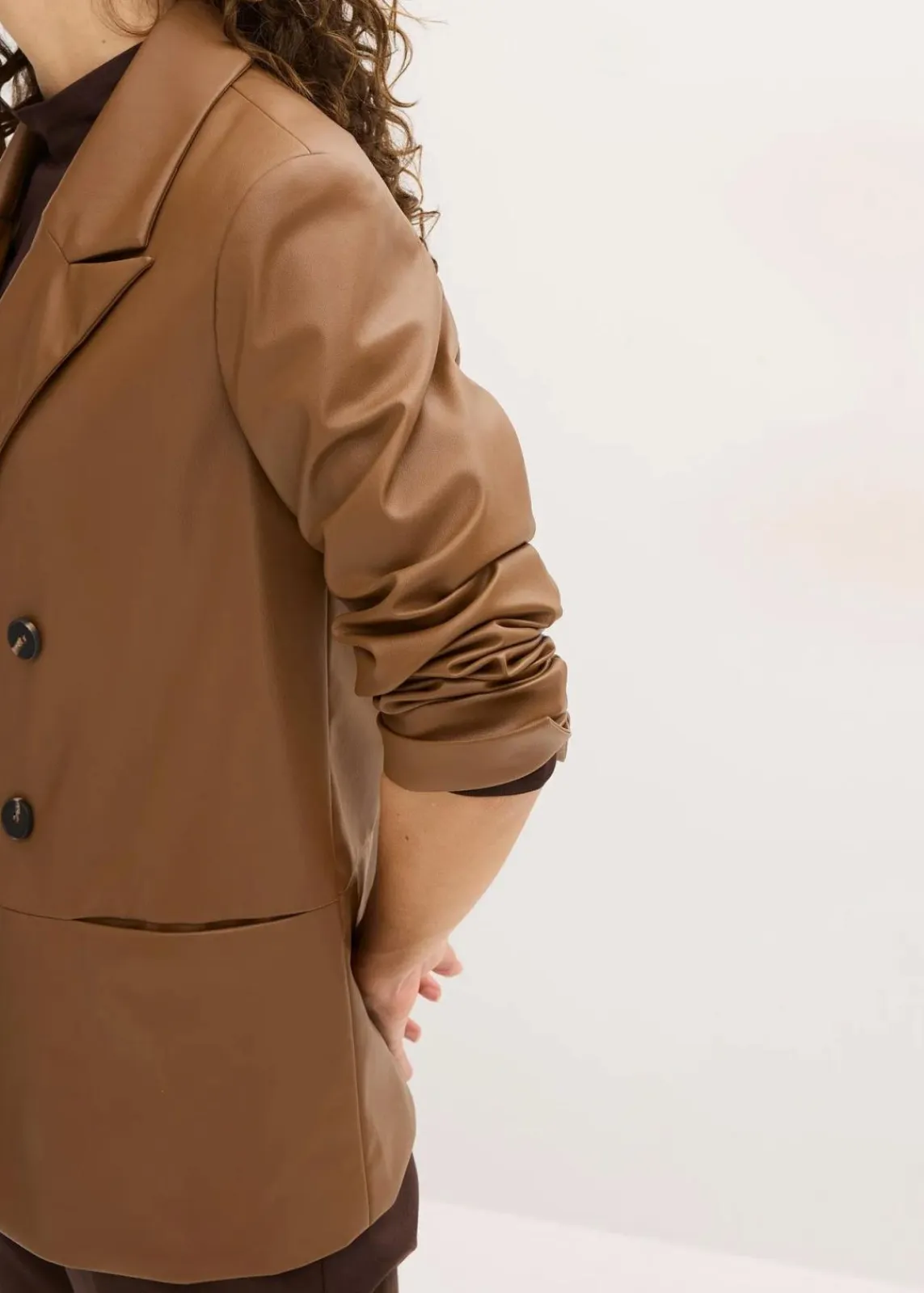 bonprix Bekleidung·Basics|Nachhaltigere Materialien^Oversize-Blazer aus Lederimitat pimentbraun