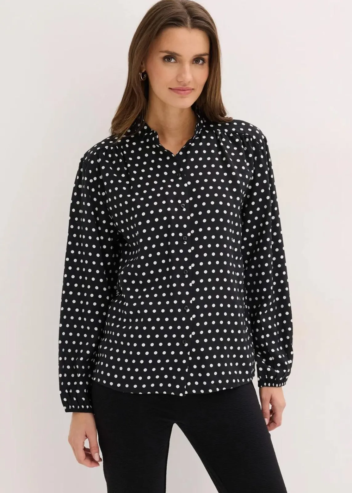 bonprix Bekleidung·Jacken & Mäntel|Blusen & Tuniken^Oversize-Bluse schwarz gepunktet