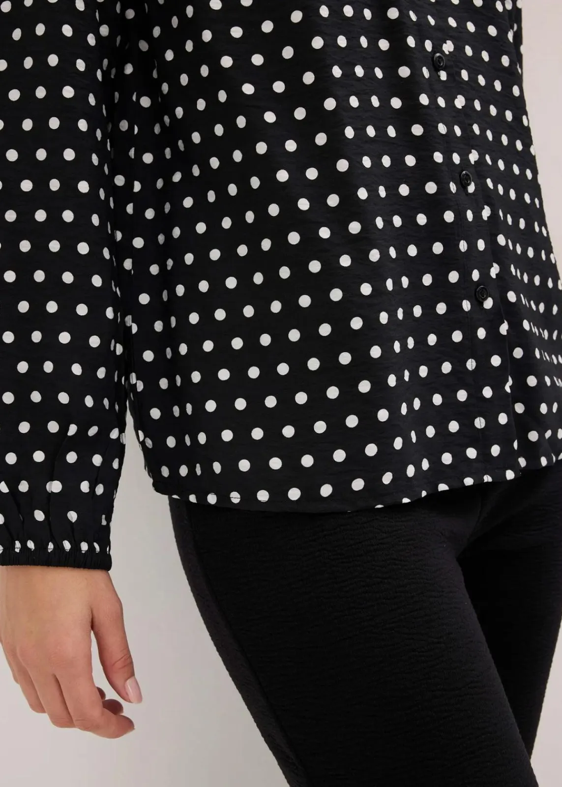 bonprix Bekleidung·Jacken & Mäntel|Blusen & Tuniken^Oversize-Bluse schwarz gepunktet
