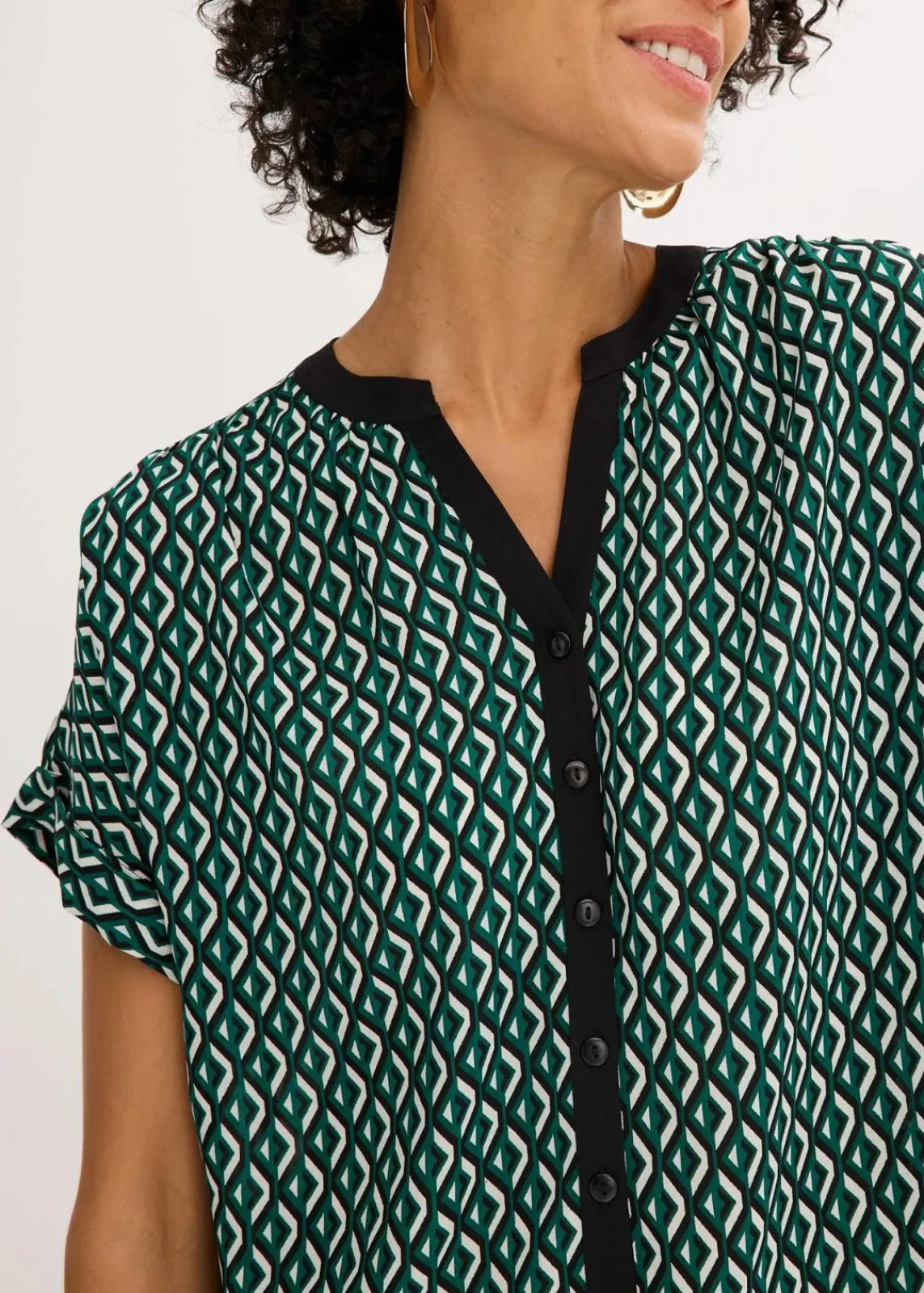 bonprix Blusen & Tuniken|Bekleidung·Jacken & Mäntel^Oversize-Bluse waldgrün/schwarz graphisch bedruckt