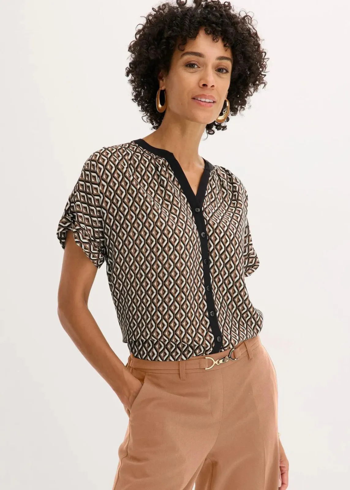 bonprix Bekleidung·Jacken & Mäntel|Blusen & Tuniken^Oversize-Bluse mokkabraun/schwarz graphisch bedruckt