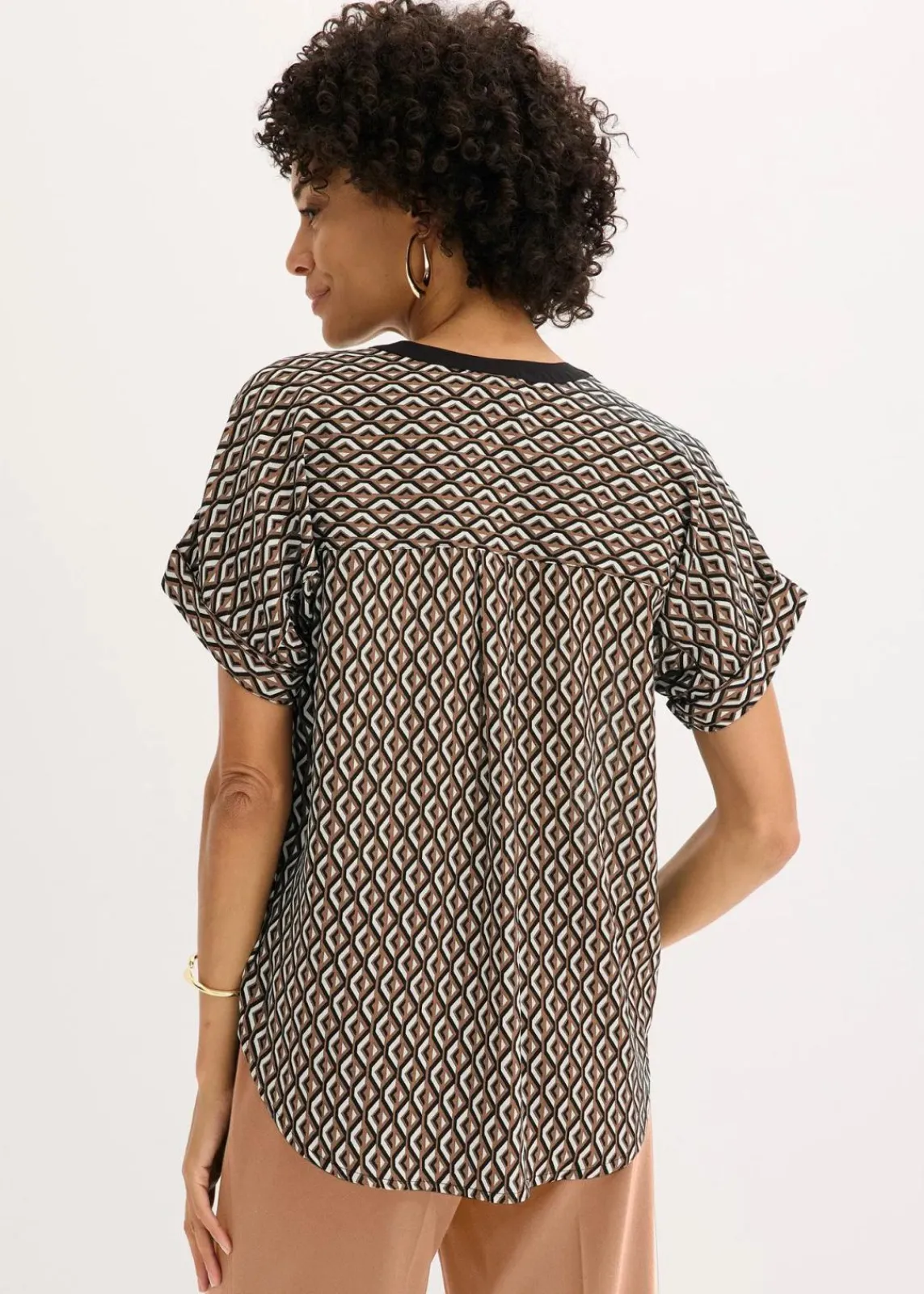 bonprix Bekleidung·Jacken & Mäntel|Blusen & Tuniken^Oversize-Bluse mokkabraun/schwarz graphisch bedruckt